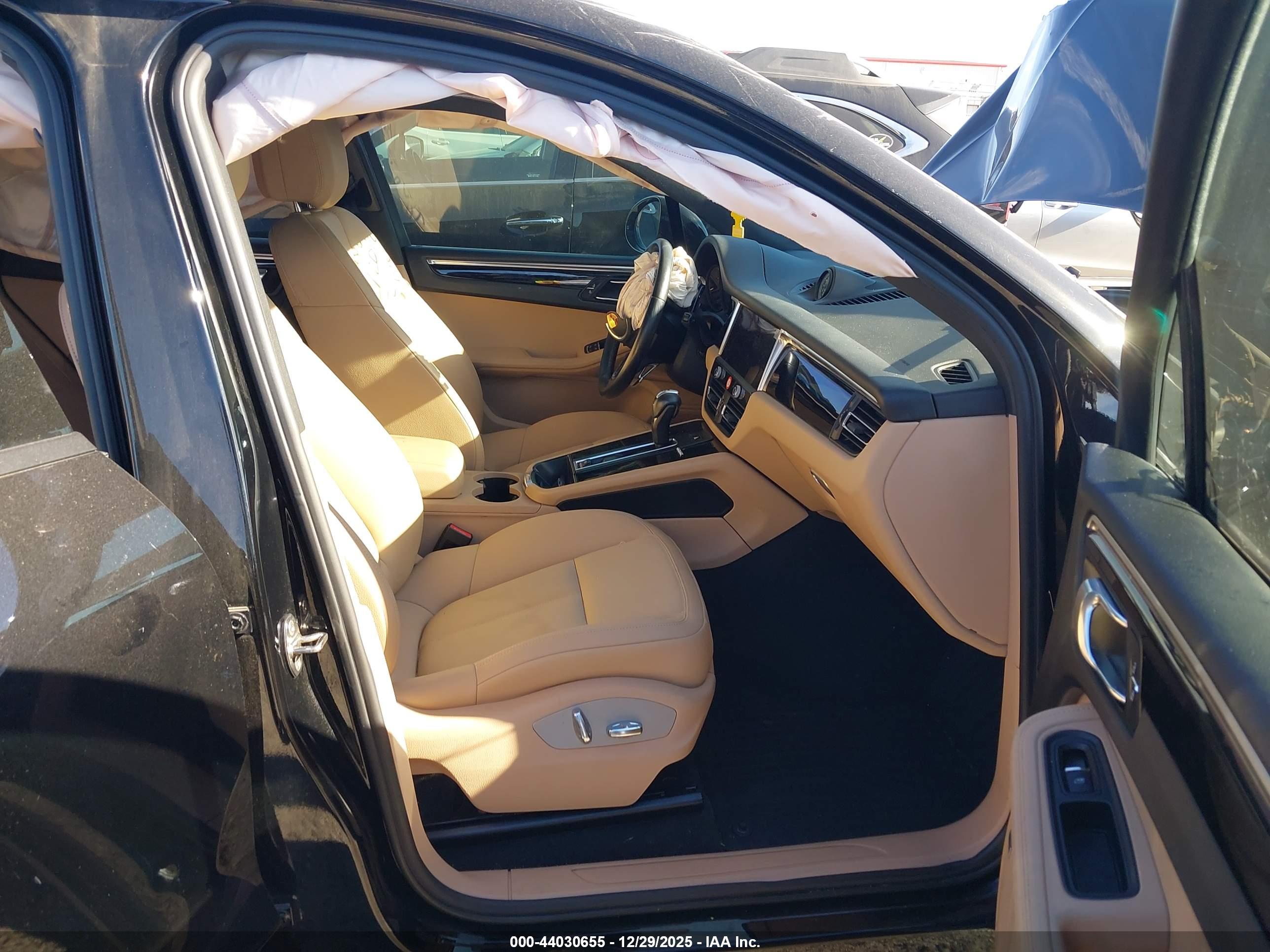 PORSCHE MACAN image 5