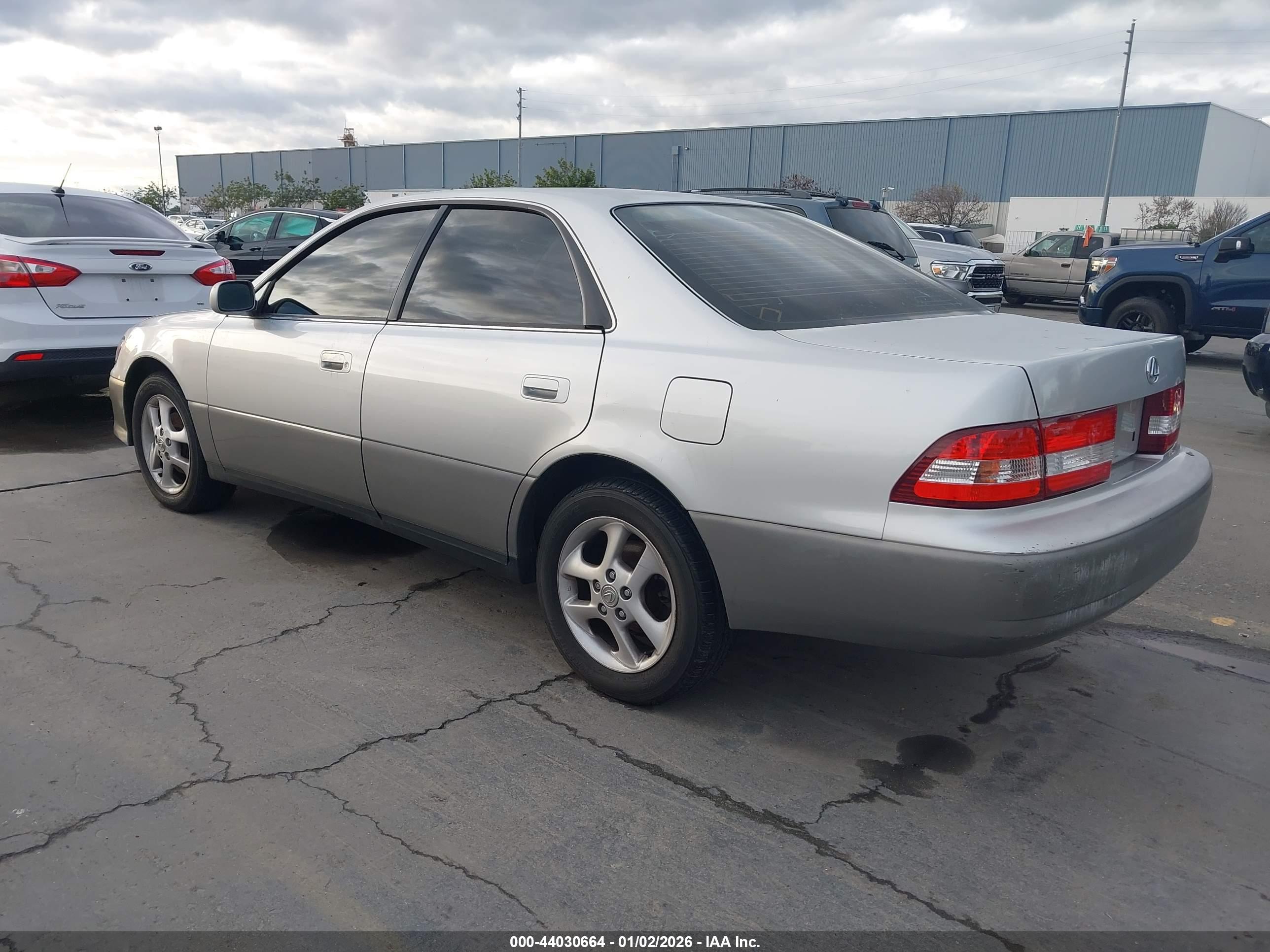 LEXUS ES image 3