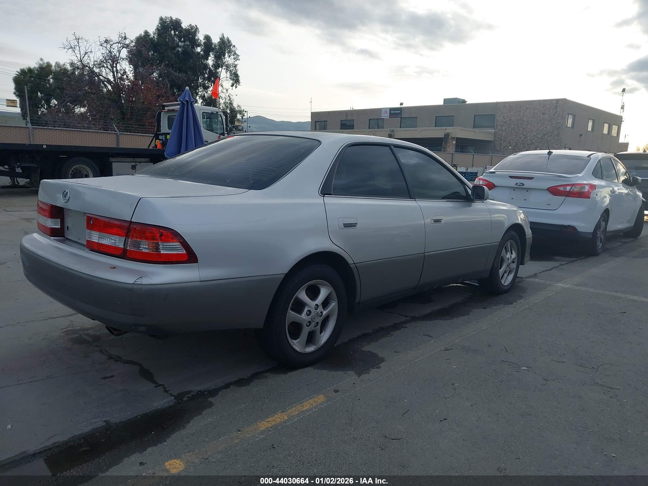 LEXUS ES image 4