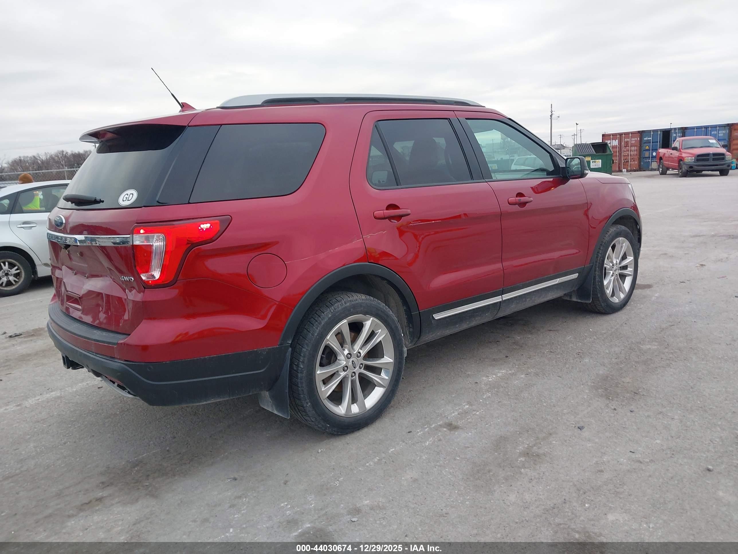 FORD EXPLORER image 4