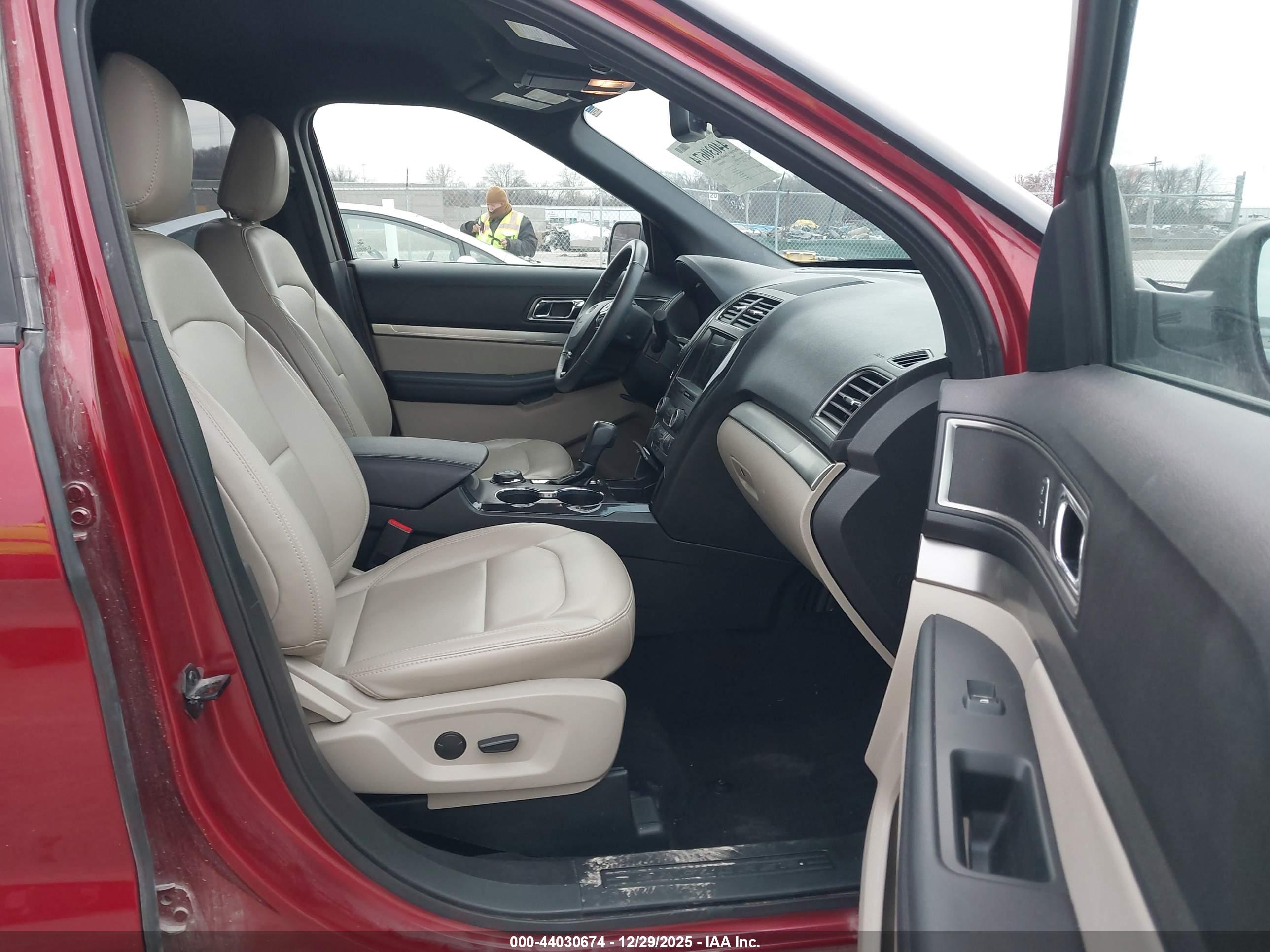 FORD EXPLORER image 5