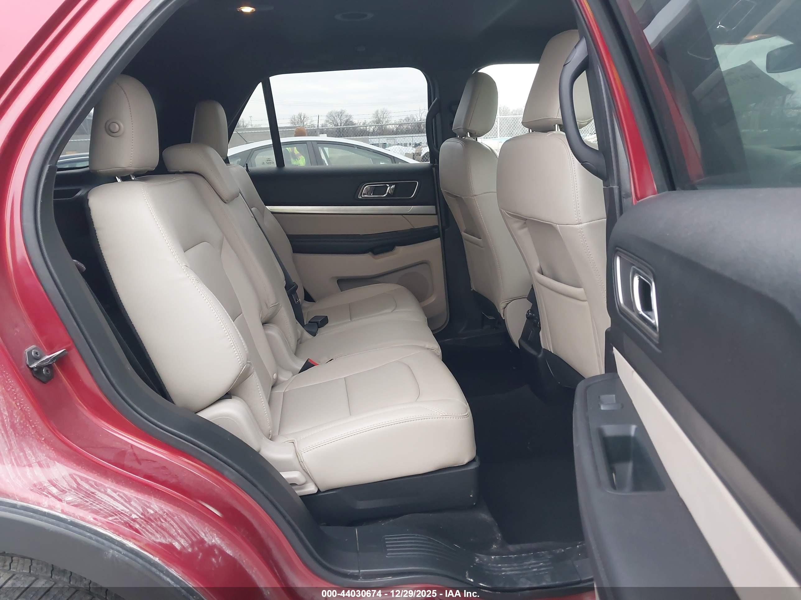 FORD EXPLORER image 8