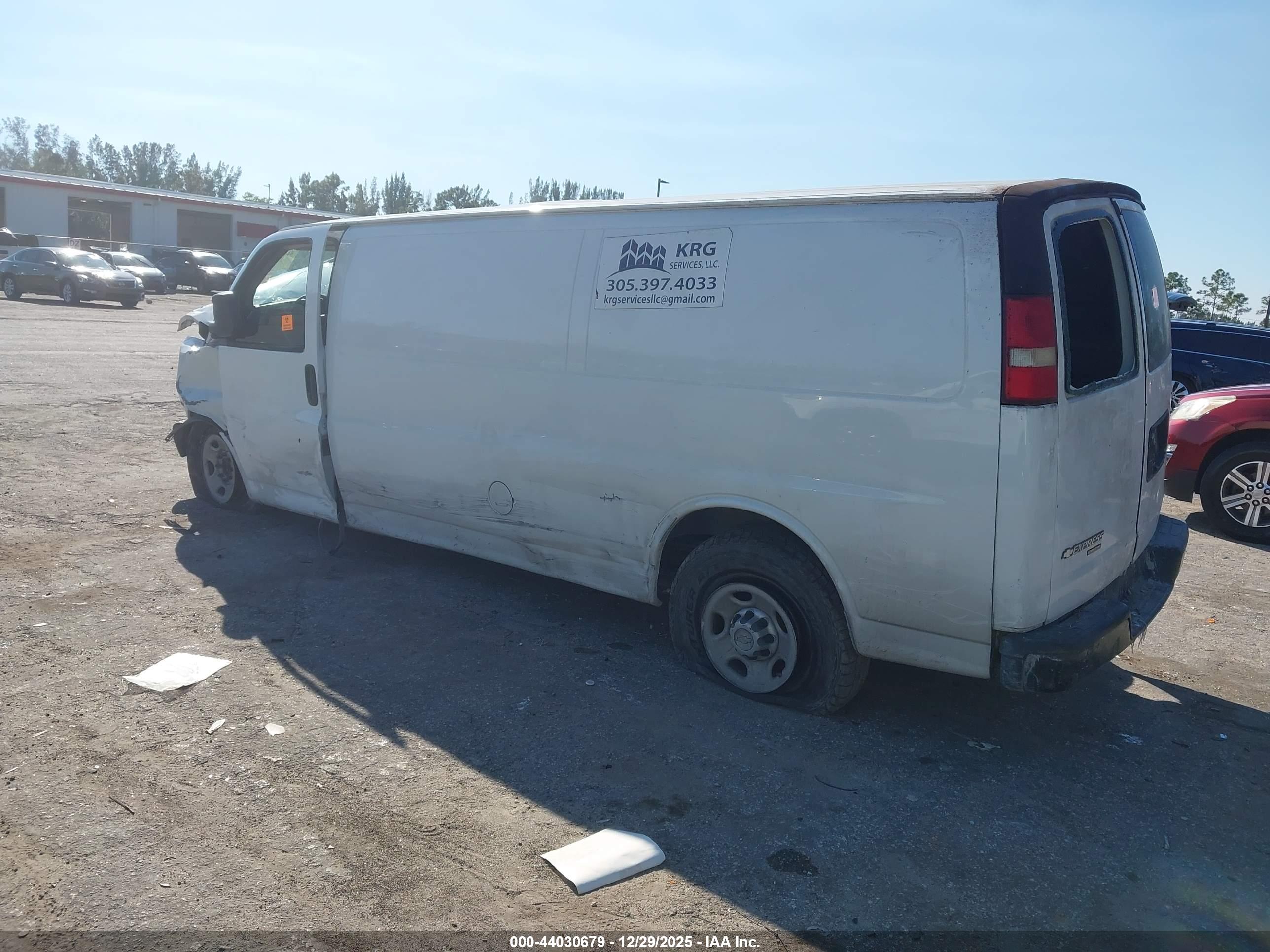 CHEVROLET EXPRESS image 3