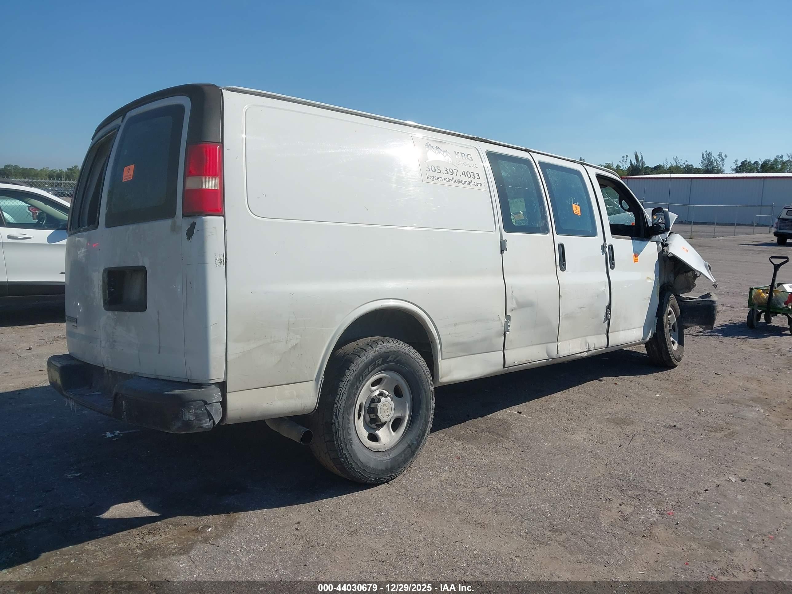 CHEVROLET EXPRESS image 4