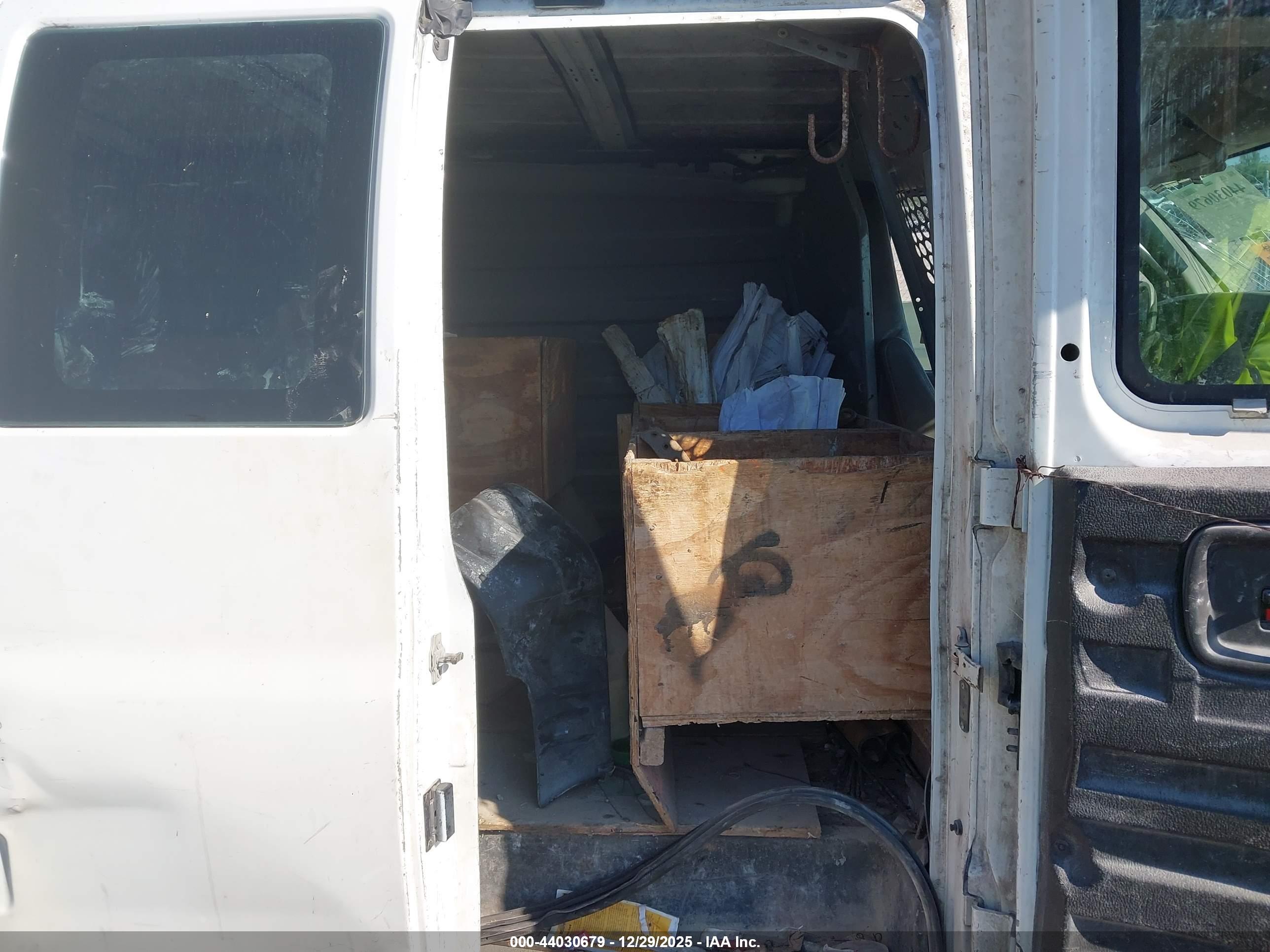 CHEVROLET EXPRESS image 8