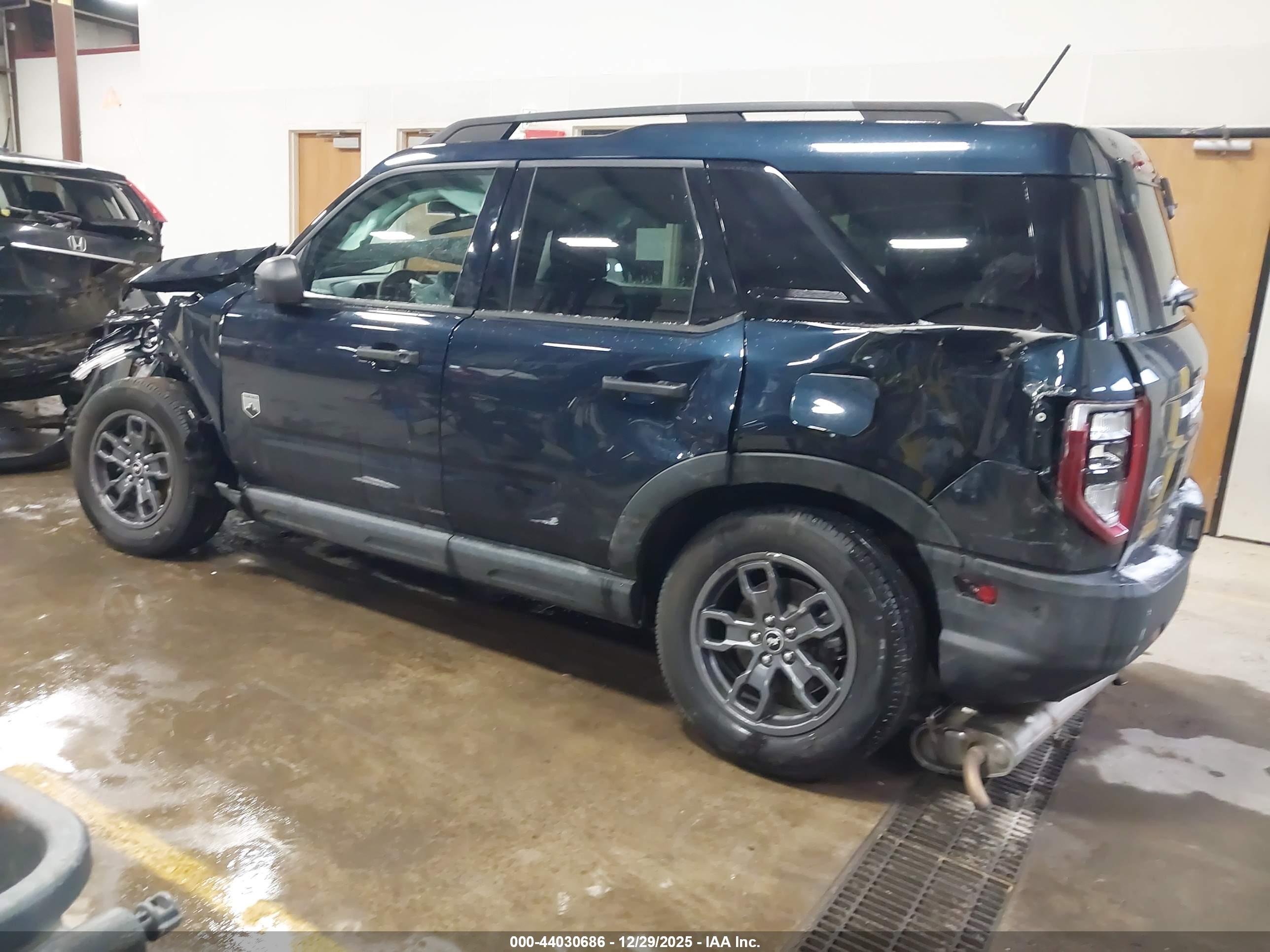 FORD BRONCO image 3