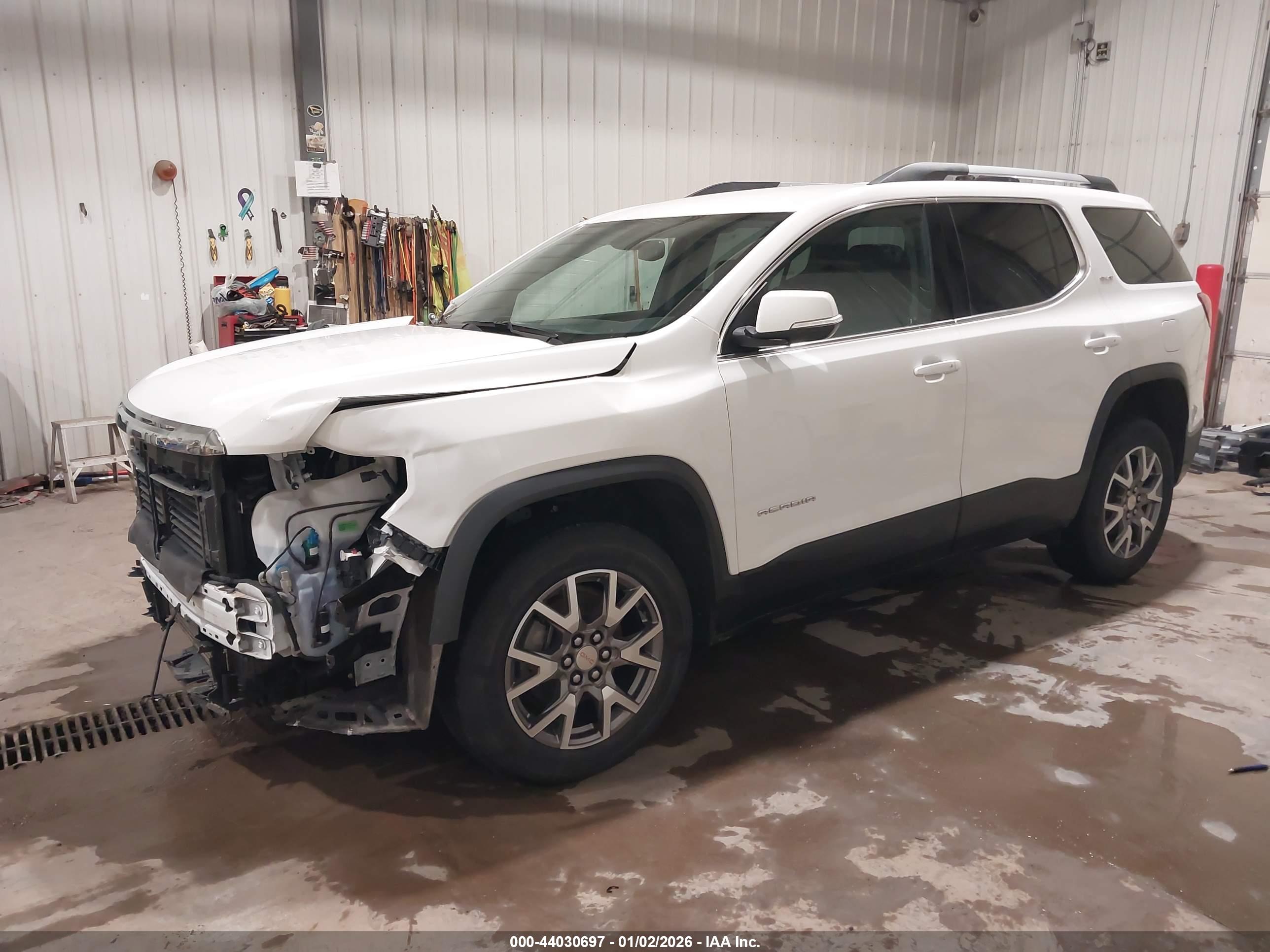 GMC ACADIA image 2