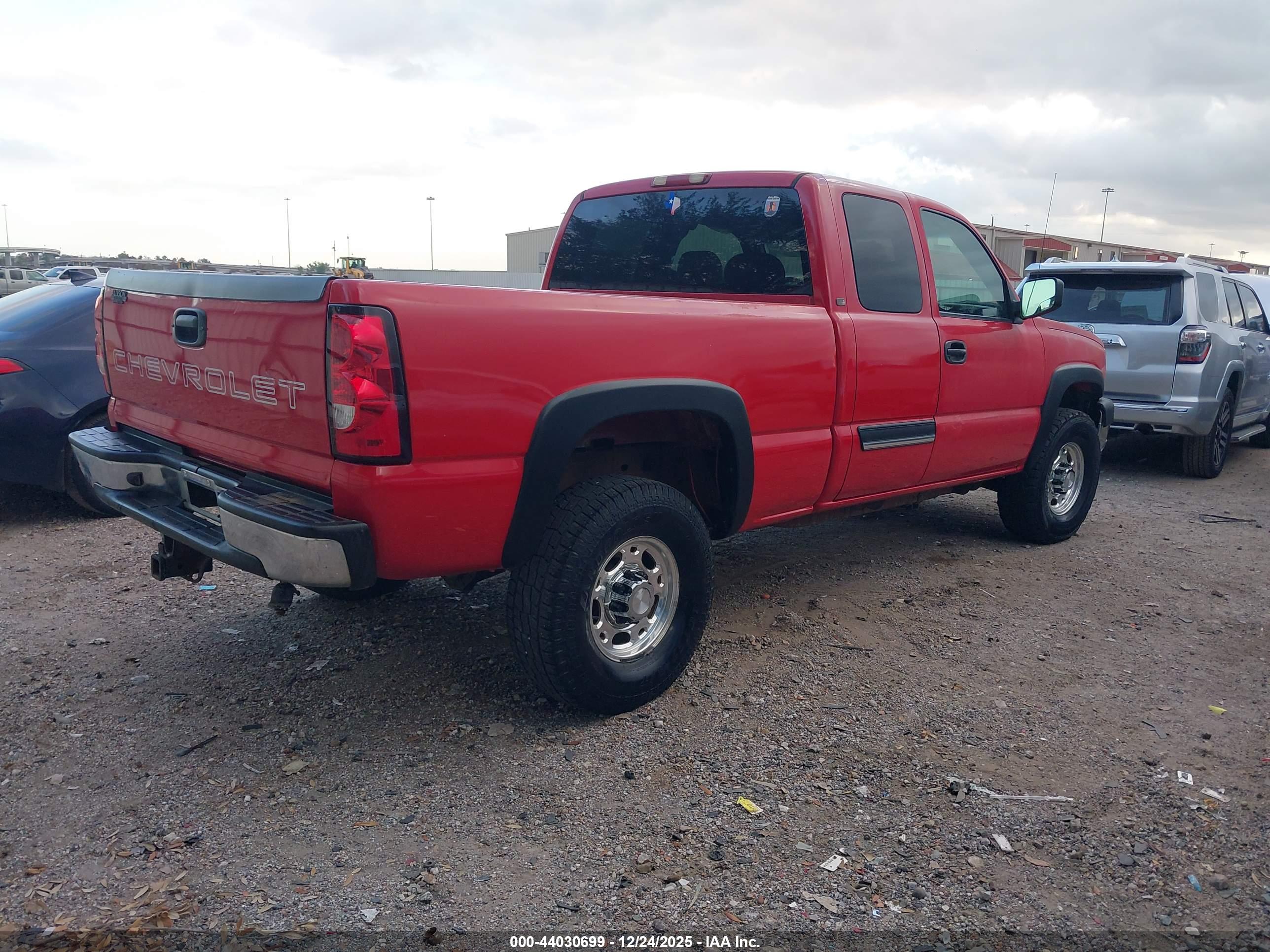 CHEVROLET SILVERADO image 4
