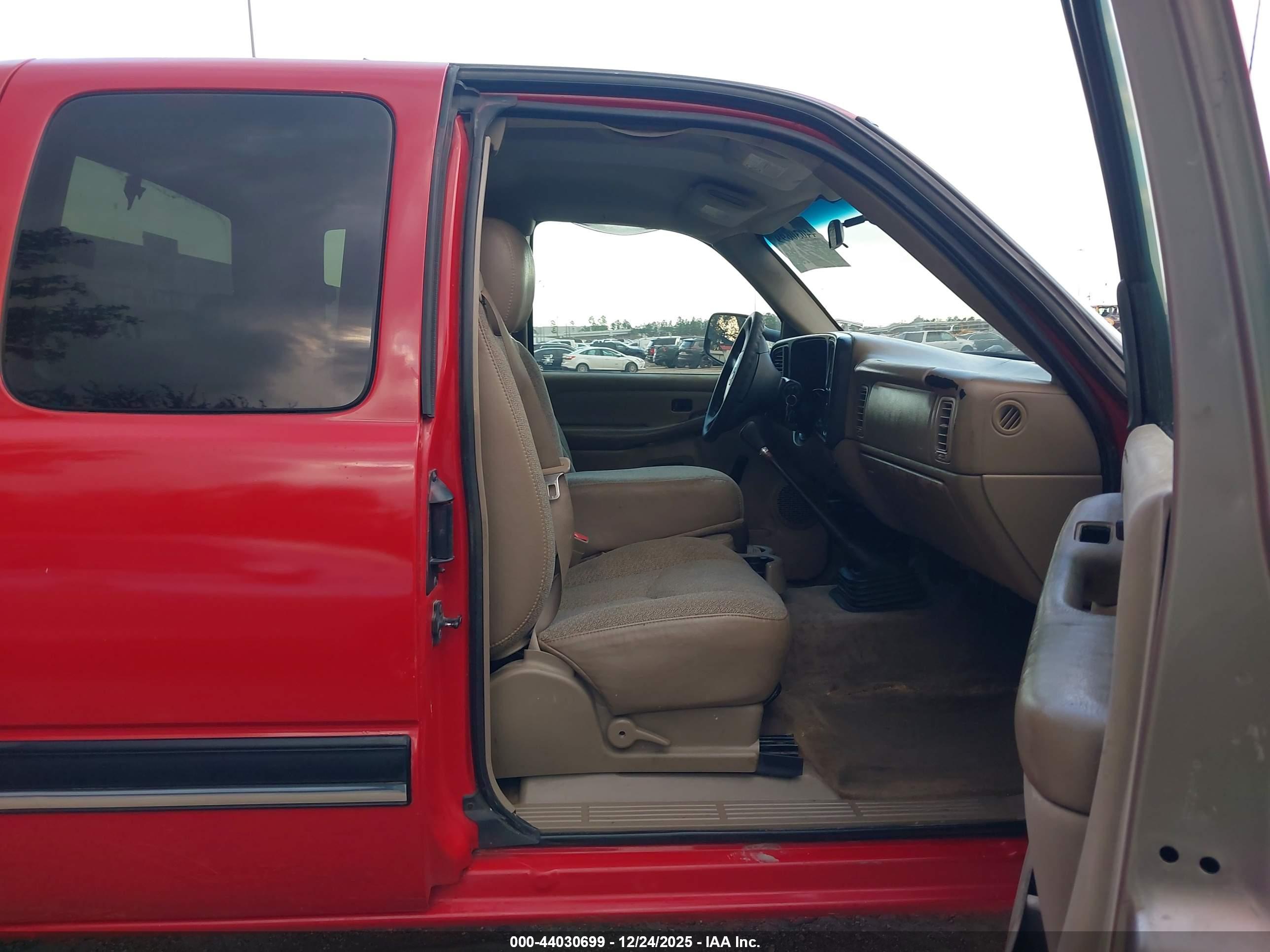 CHEVROLET SILVERADO image 5
