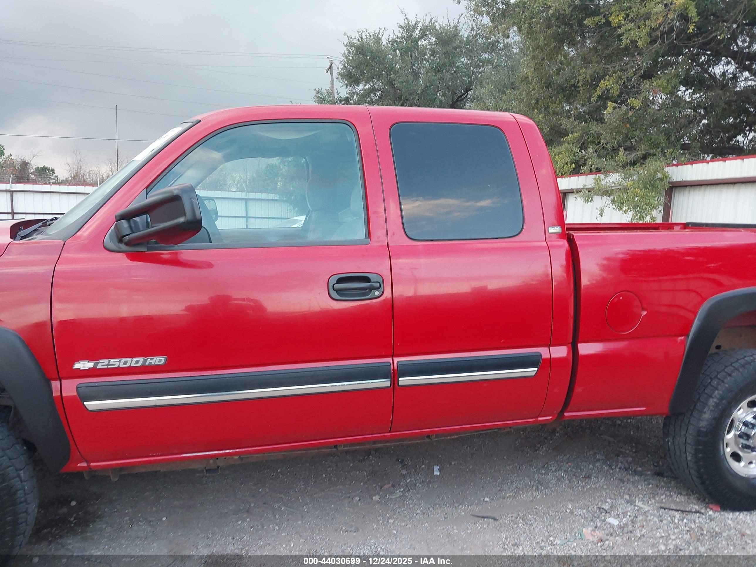 CHEVROLET SILVERADO image 6