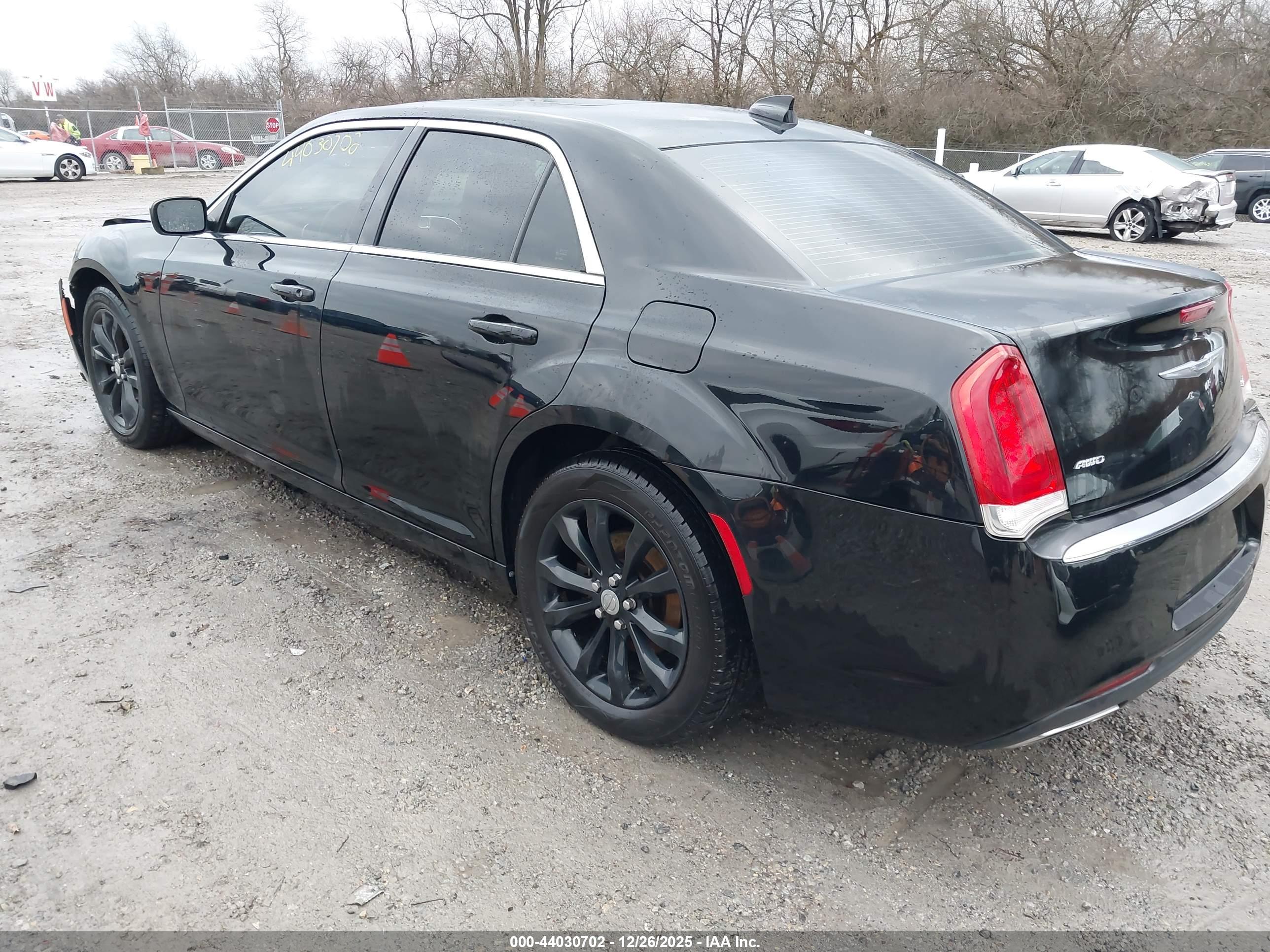 CHRYSLER 300 image 3