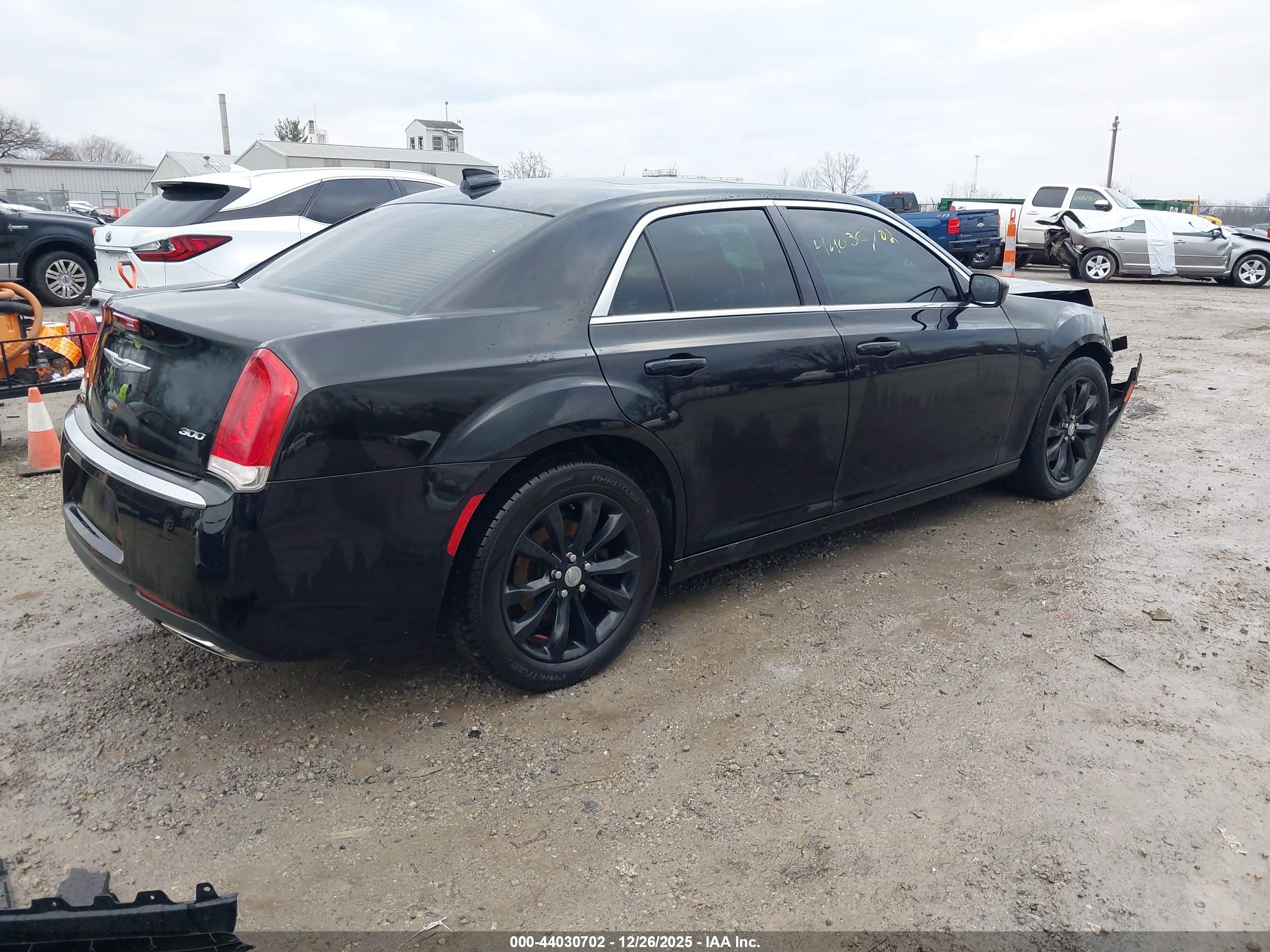 CHRYSLER 300 image 4