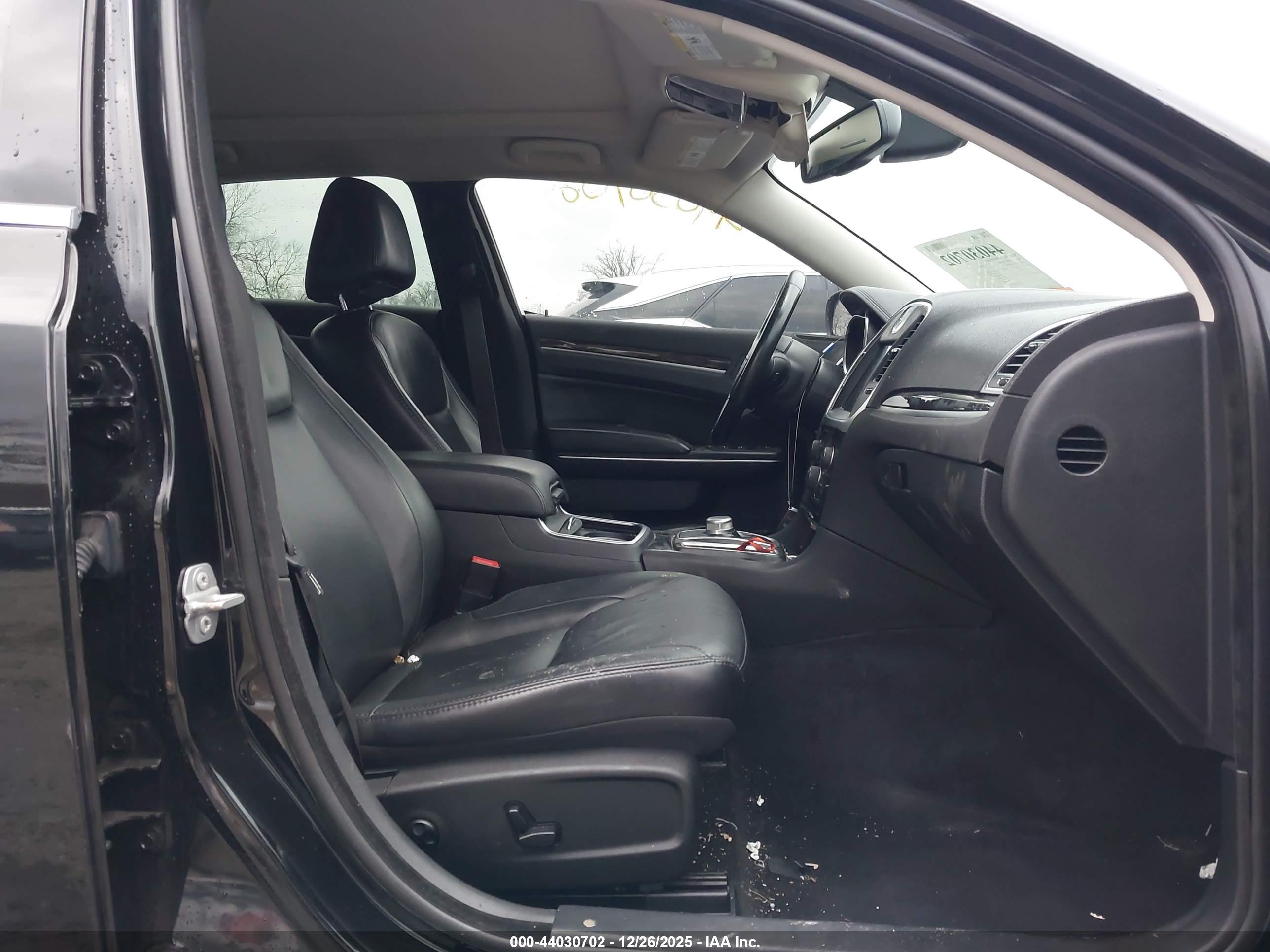 CHRYSLER 300 image 5