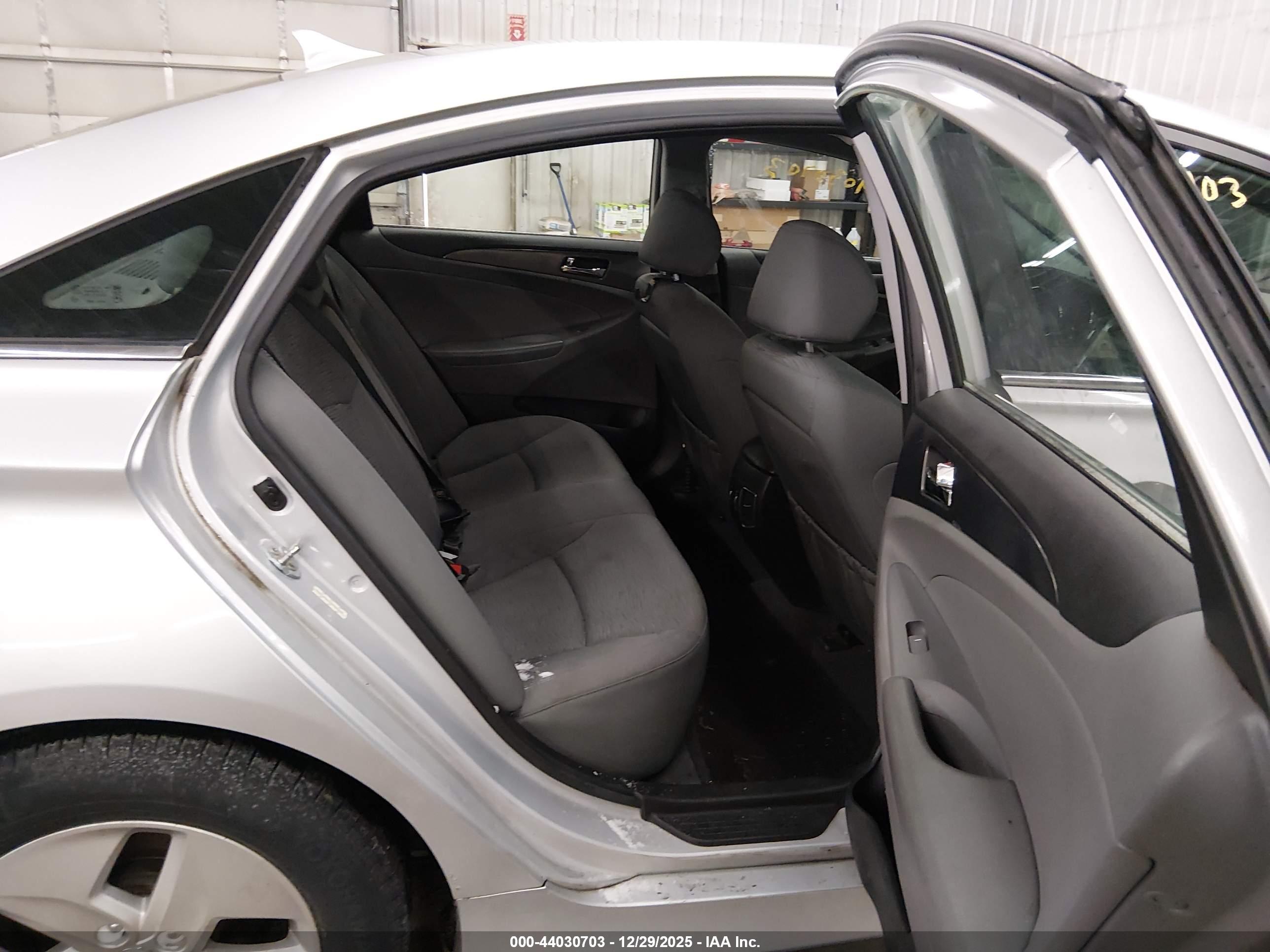 HYUNDAI SONATA image 8