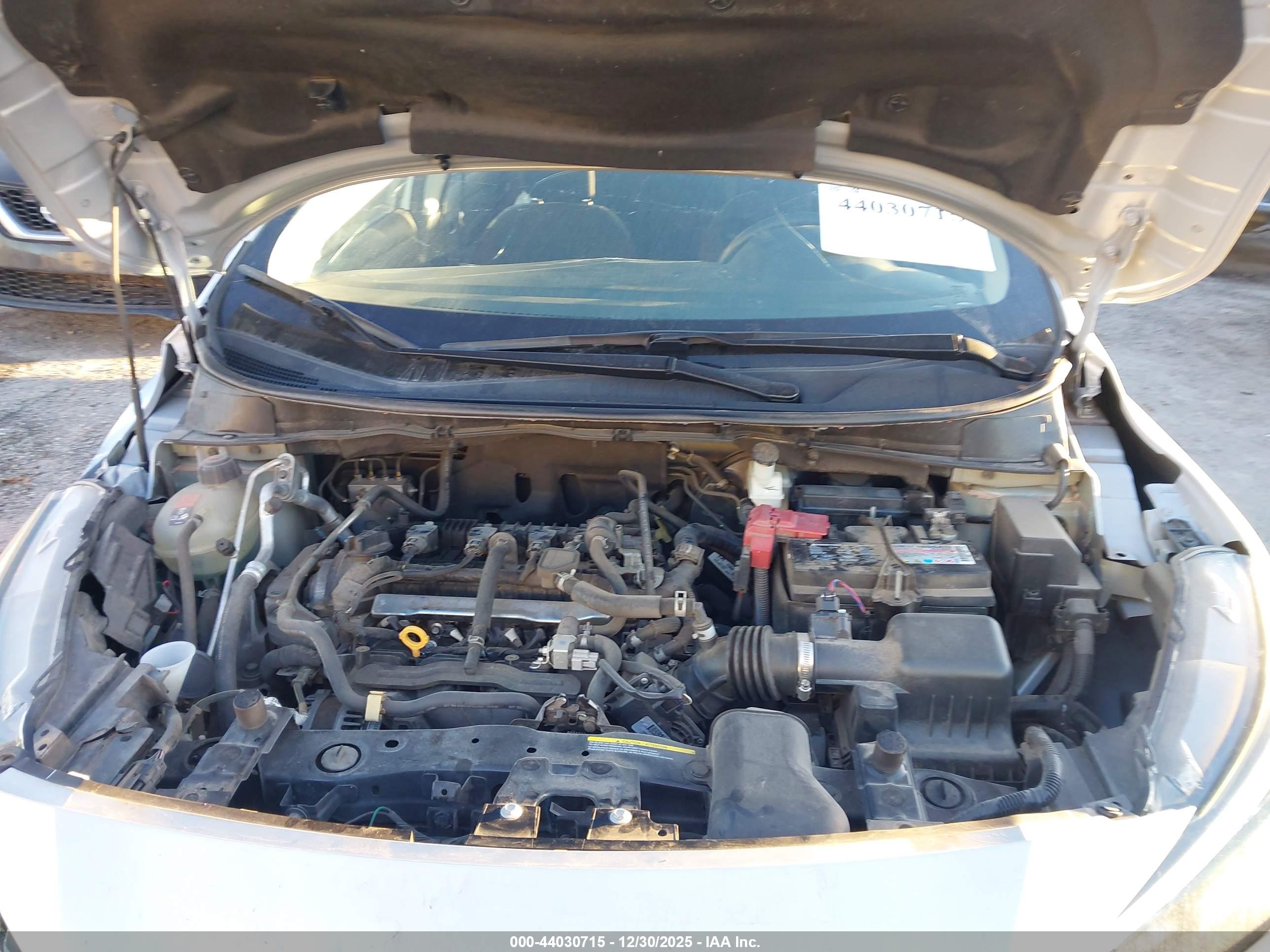NISSAN VERSA image 10