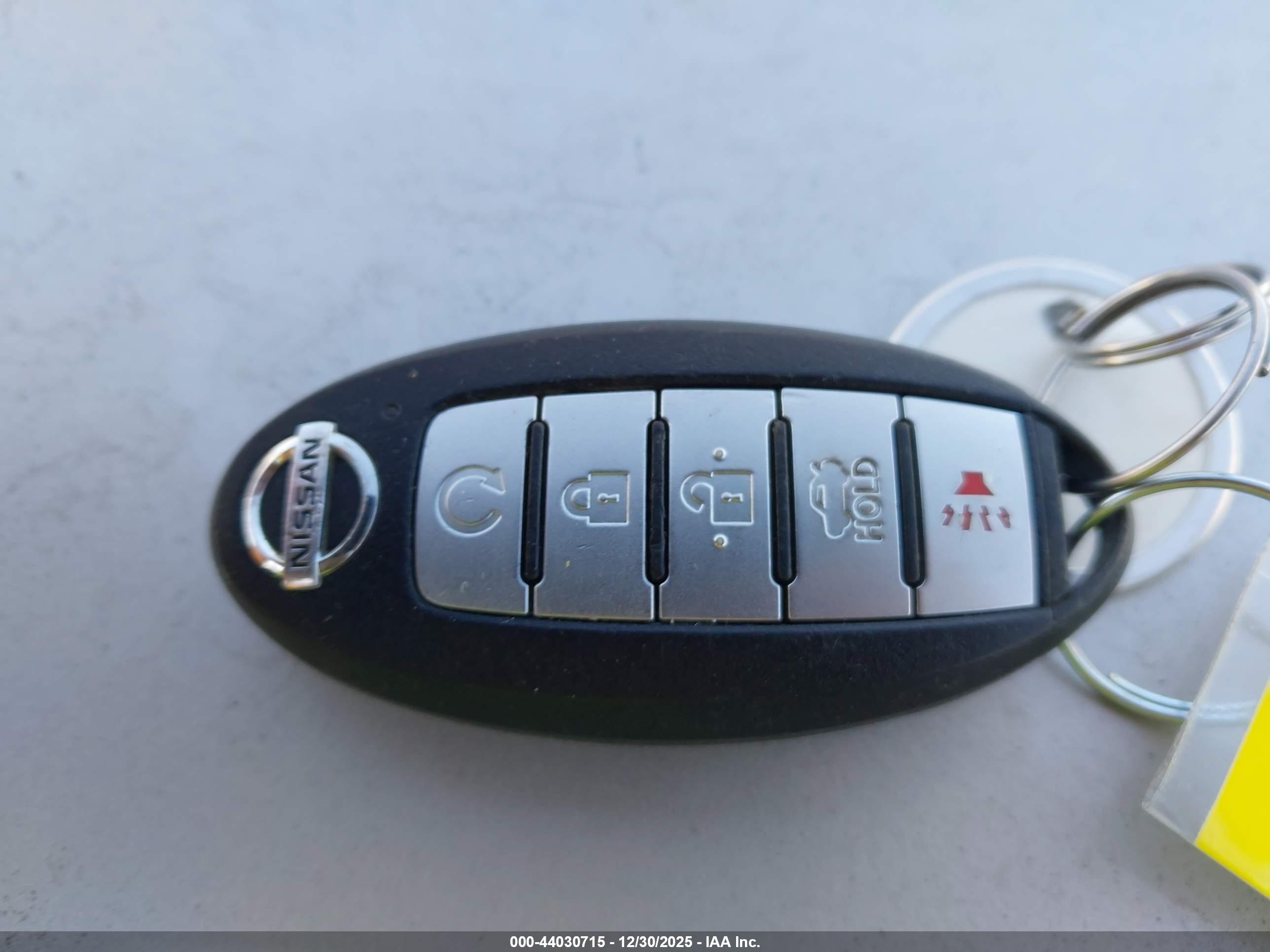 NISSAN VERSA image 11