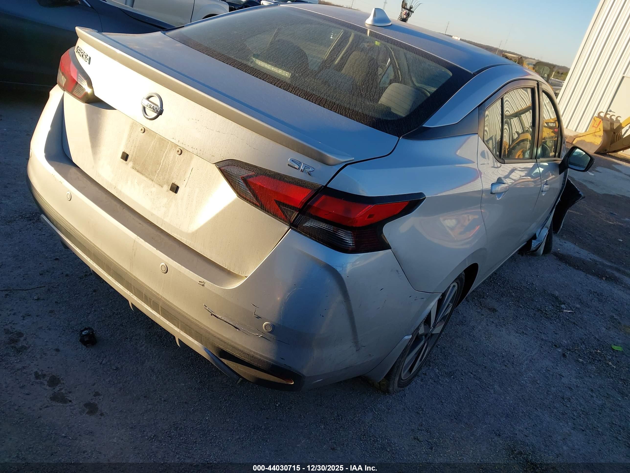 NISSAN VERSA image 4