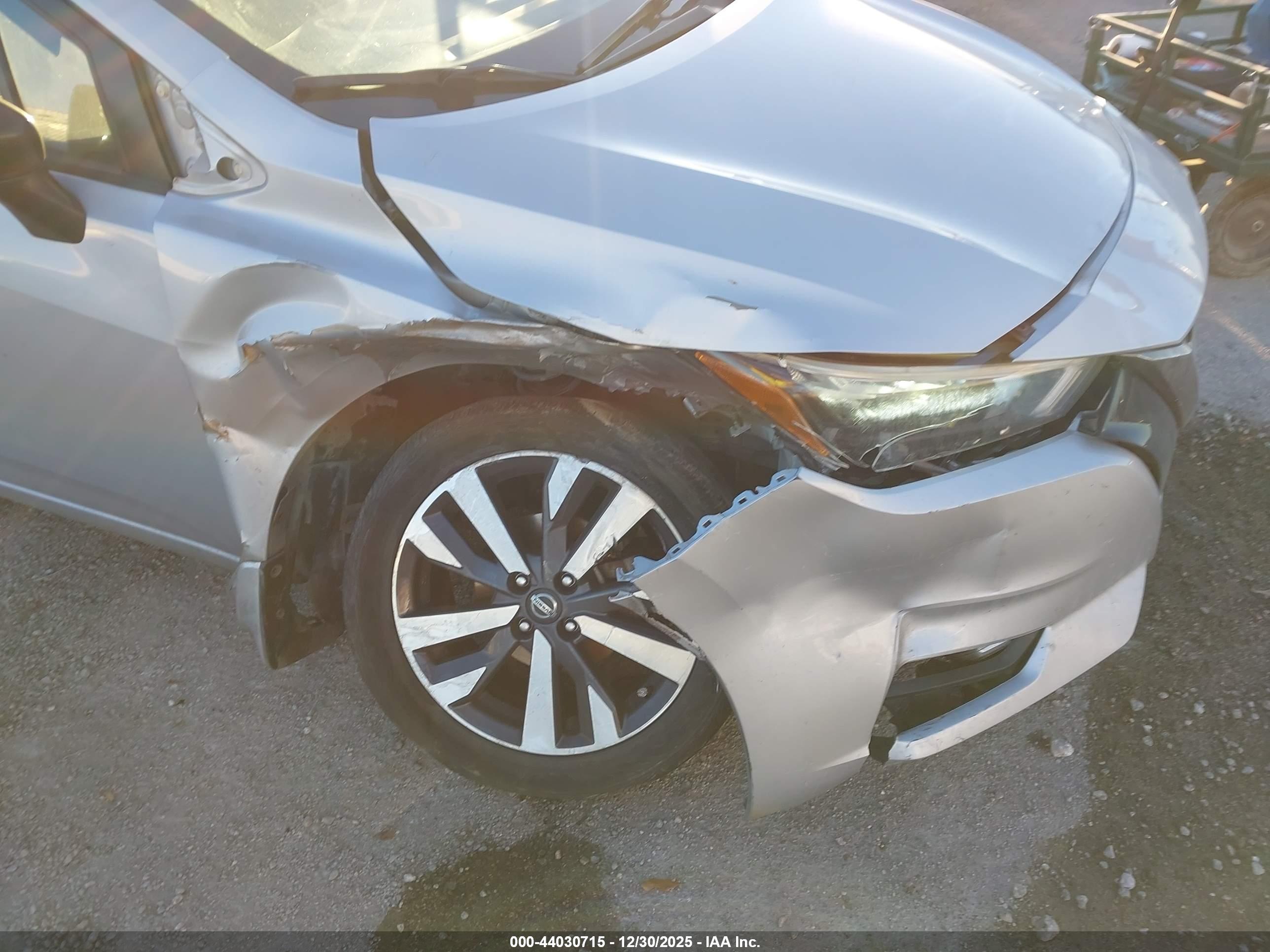 NISSAN VERSA image 6