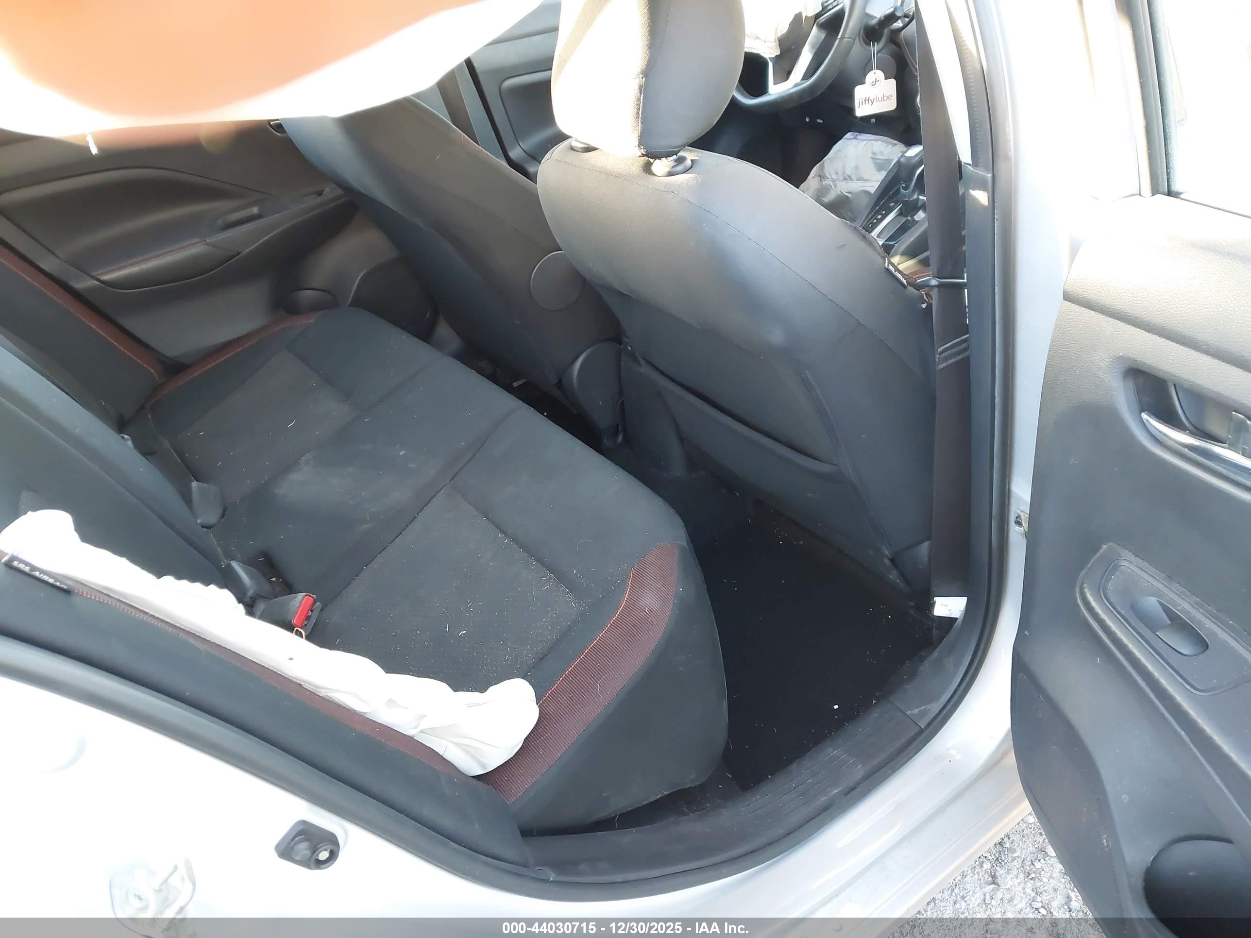 NISSAN VERSA image 8