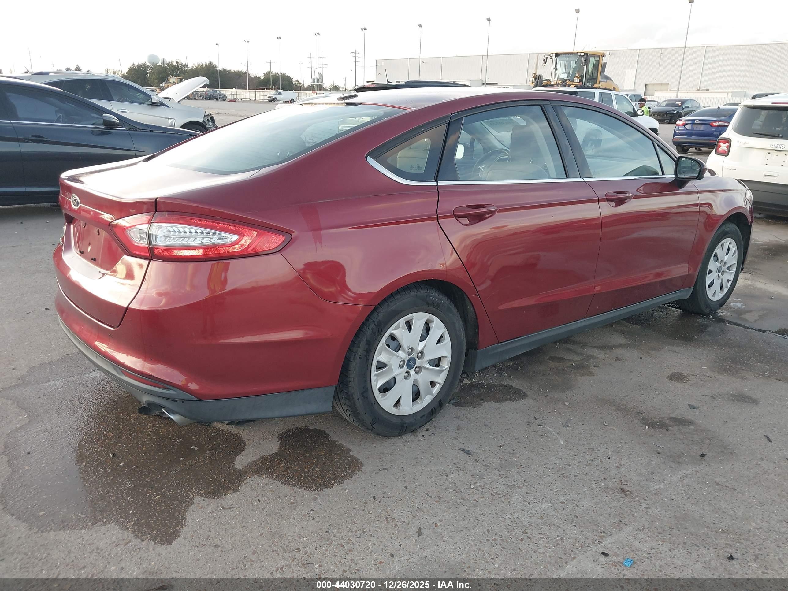 FORD FUSION image 4