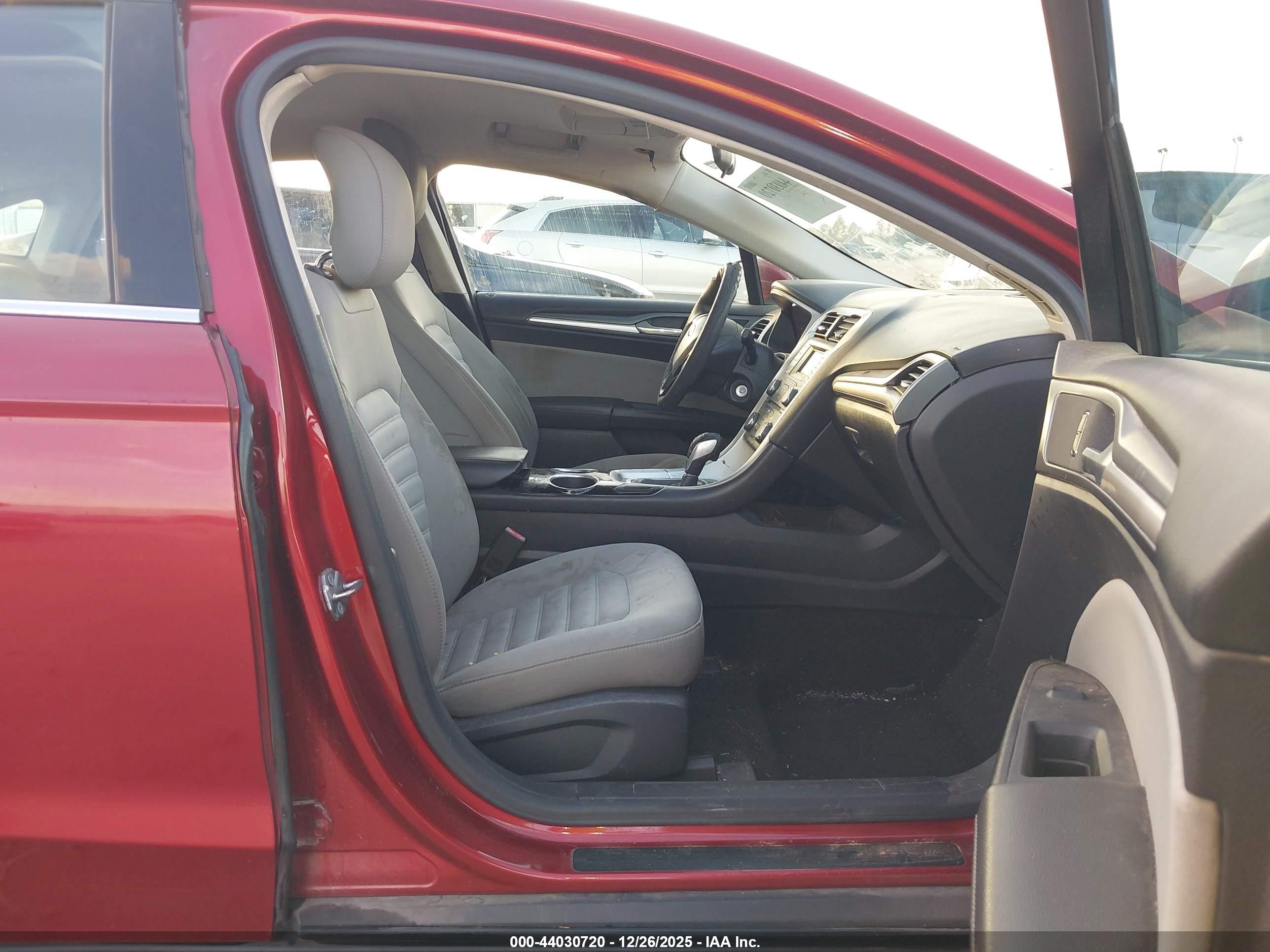 FORD FUSION image 5