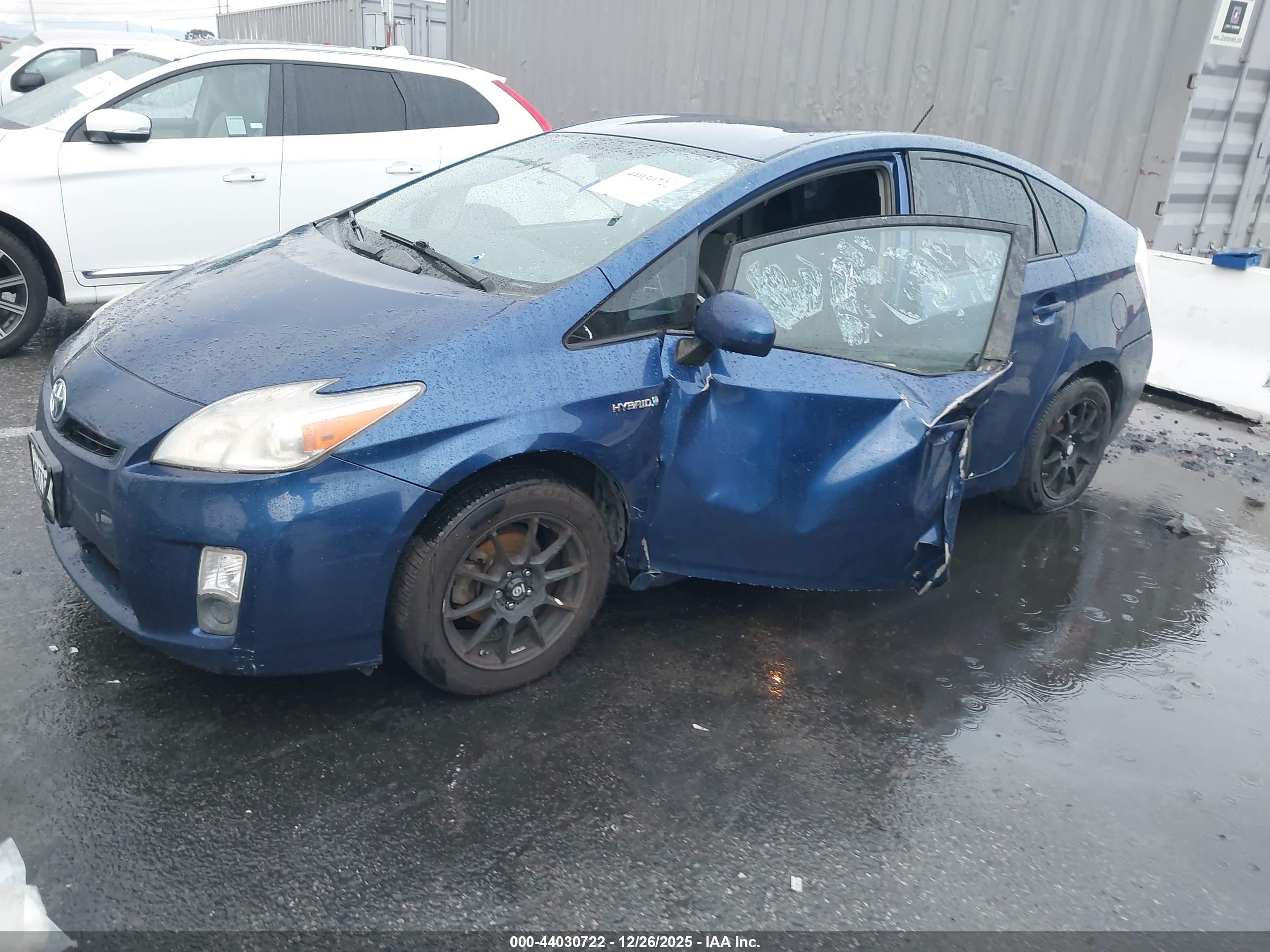TOYOTA PRIUS image 2