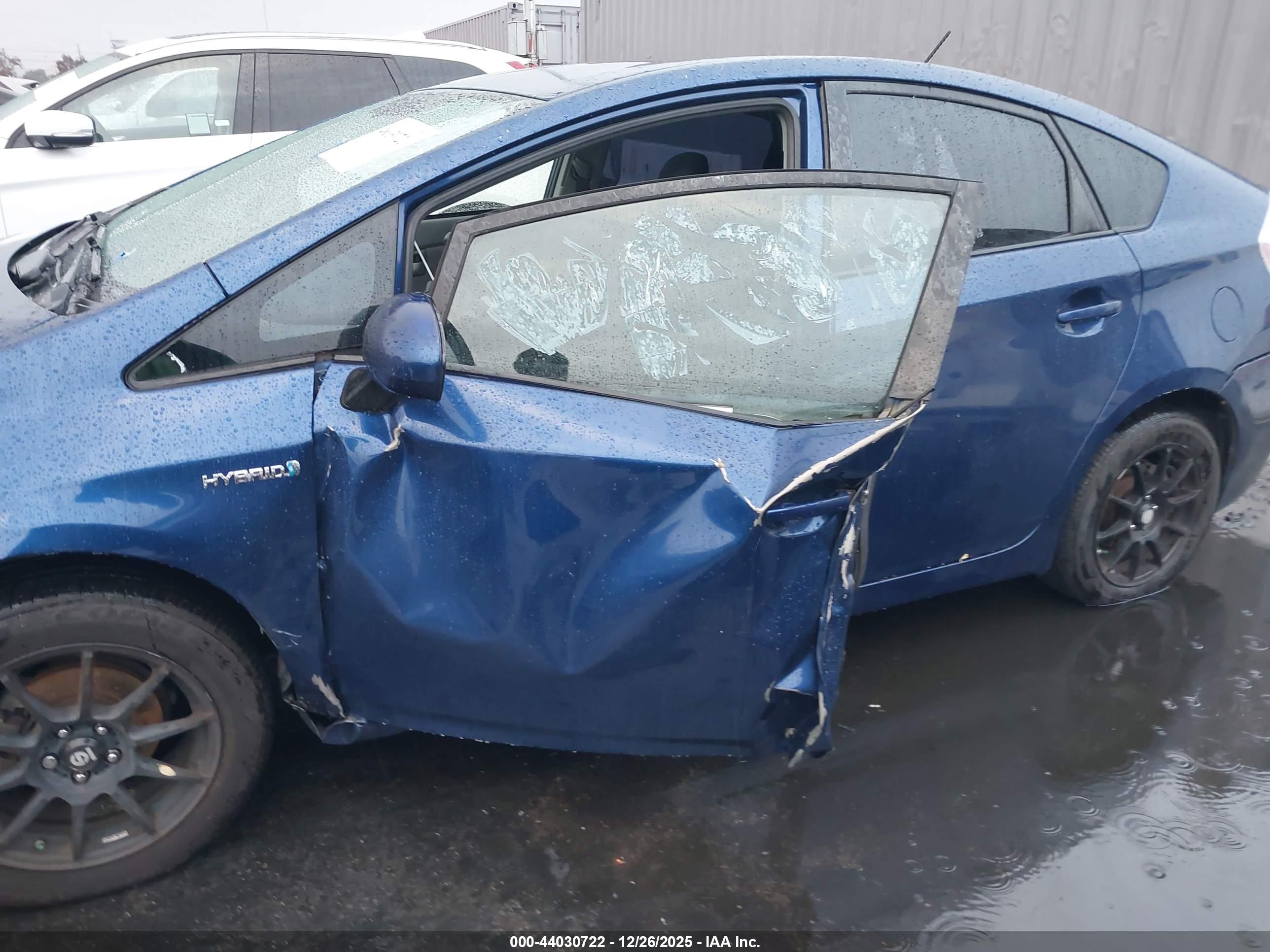 TOYOTA PRIUS image 6