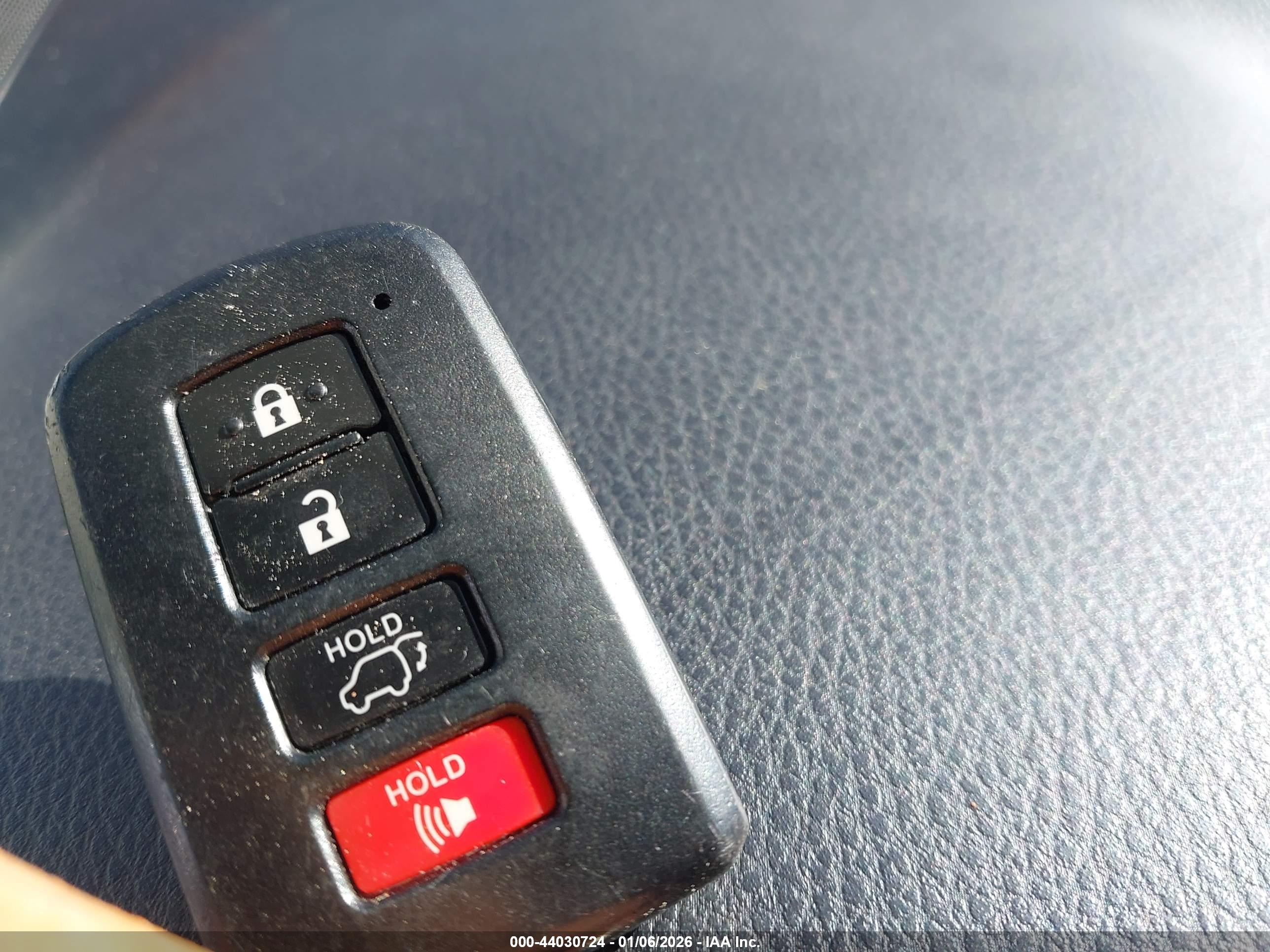 TOYOTA RAV4 image 11