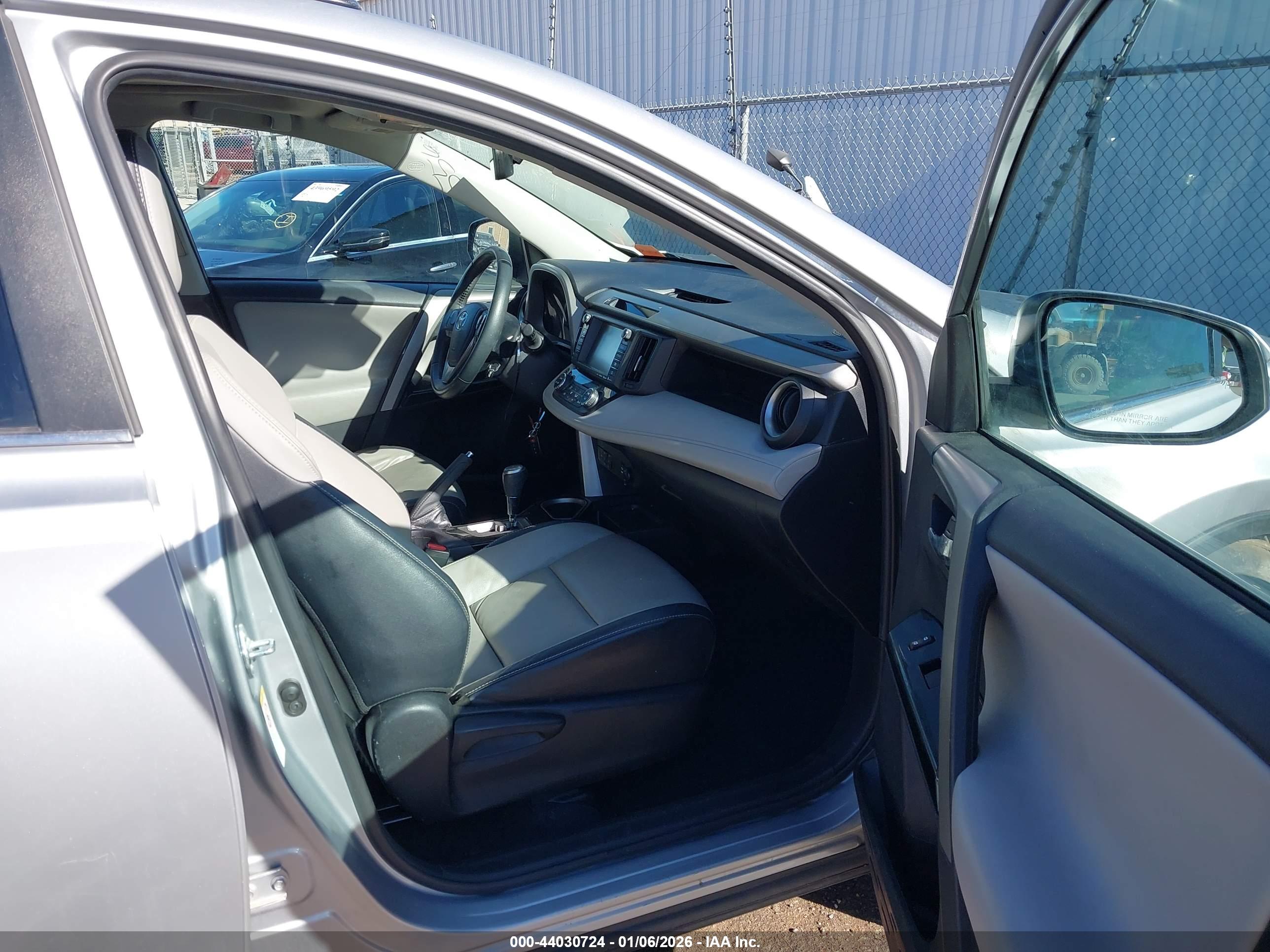 TOYOTA RAV4 image 5
