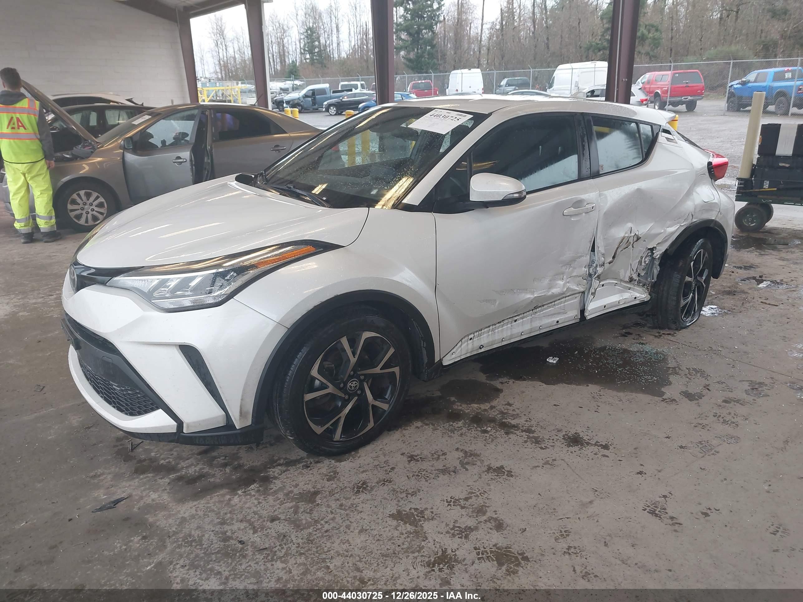 TOYOTA C-HR image 2