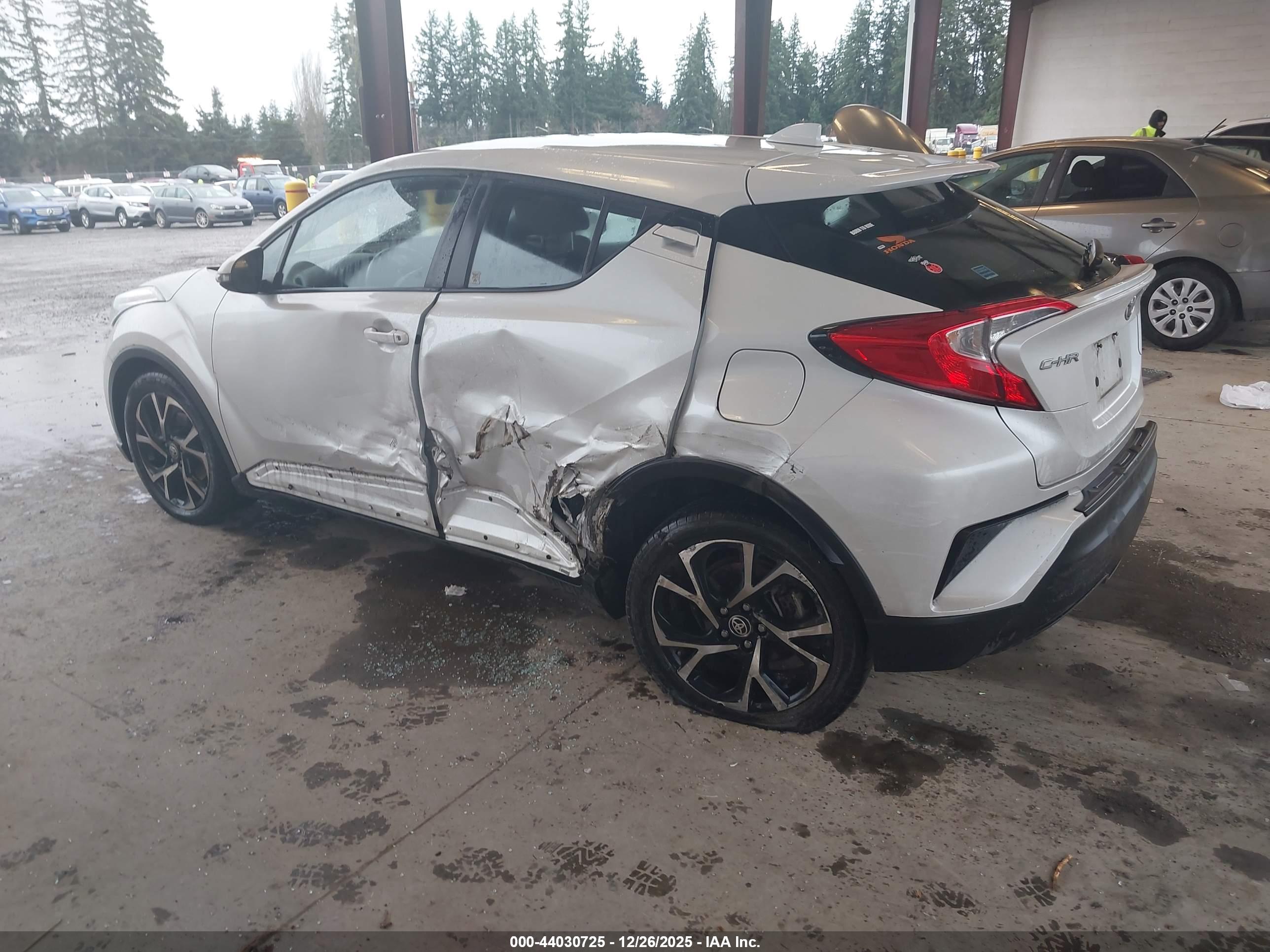 TOYOTA C-HR image 3
