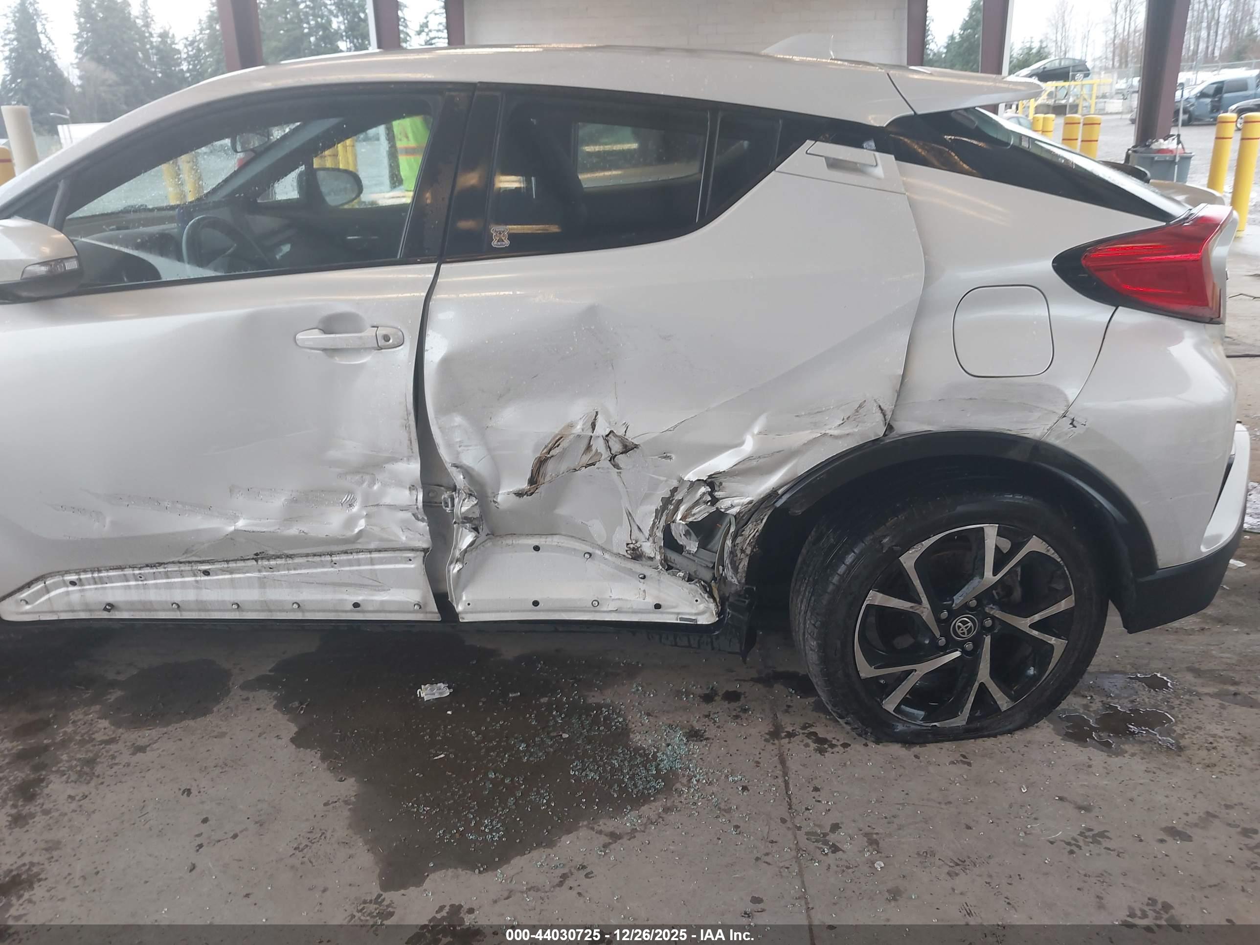 TOYOTA C-HR image 6