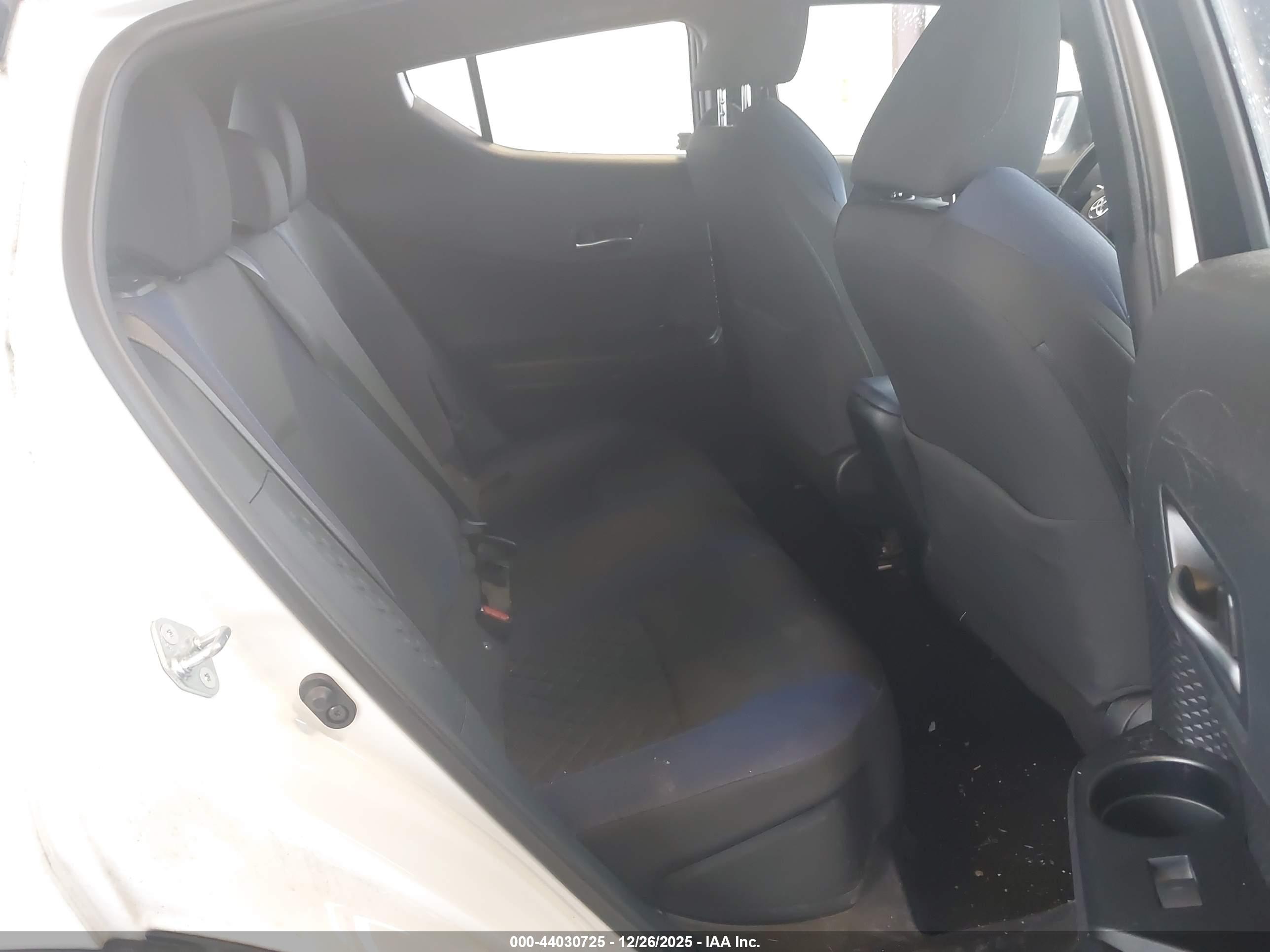 TOYOTA C-HR image 8