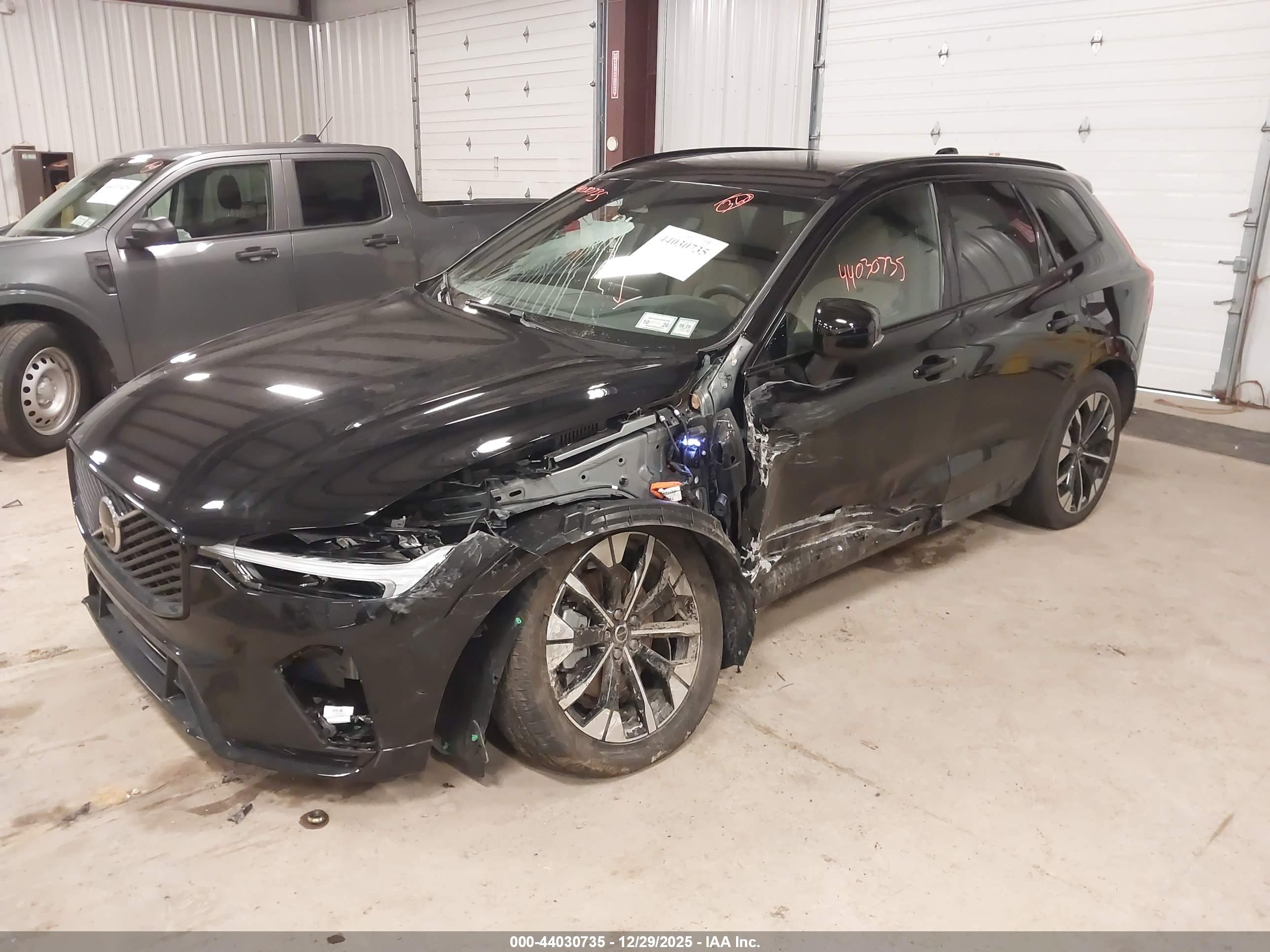 VOLVO XC60 image 2