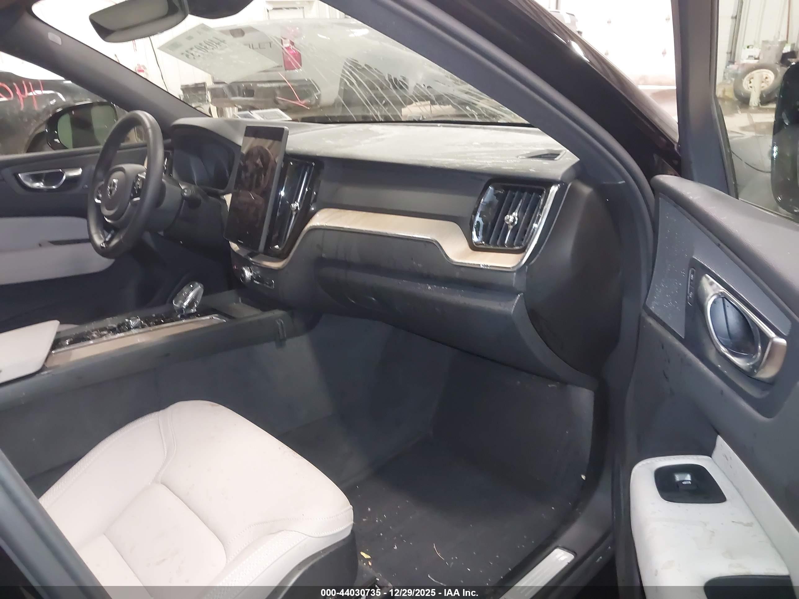VOLVO XC60 image 5
