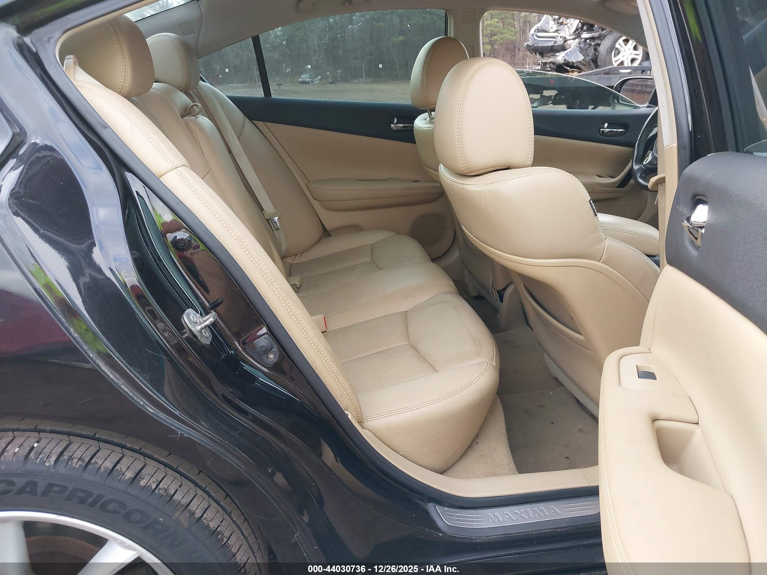 NISSAN MAXIMA image 8