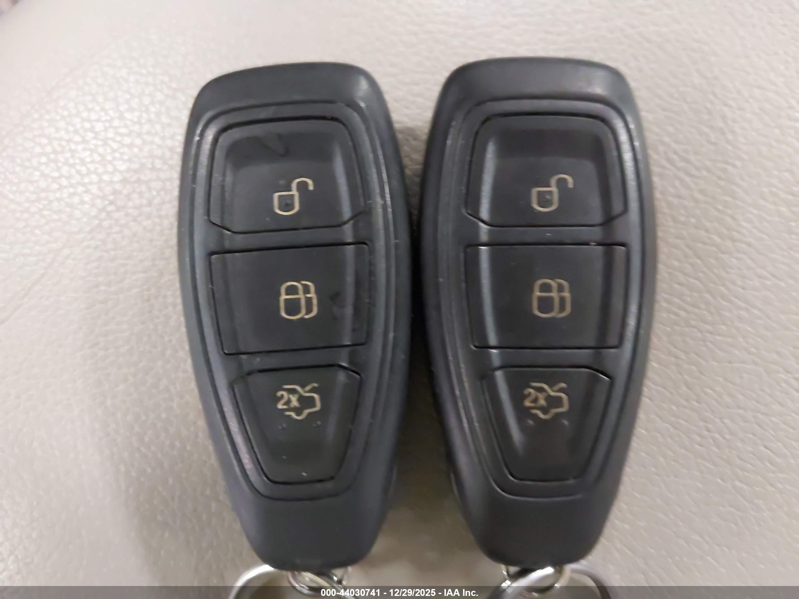 FORD C-MAX image 11