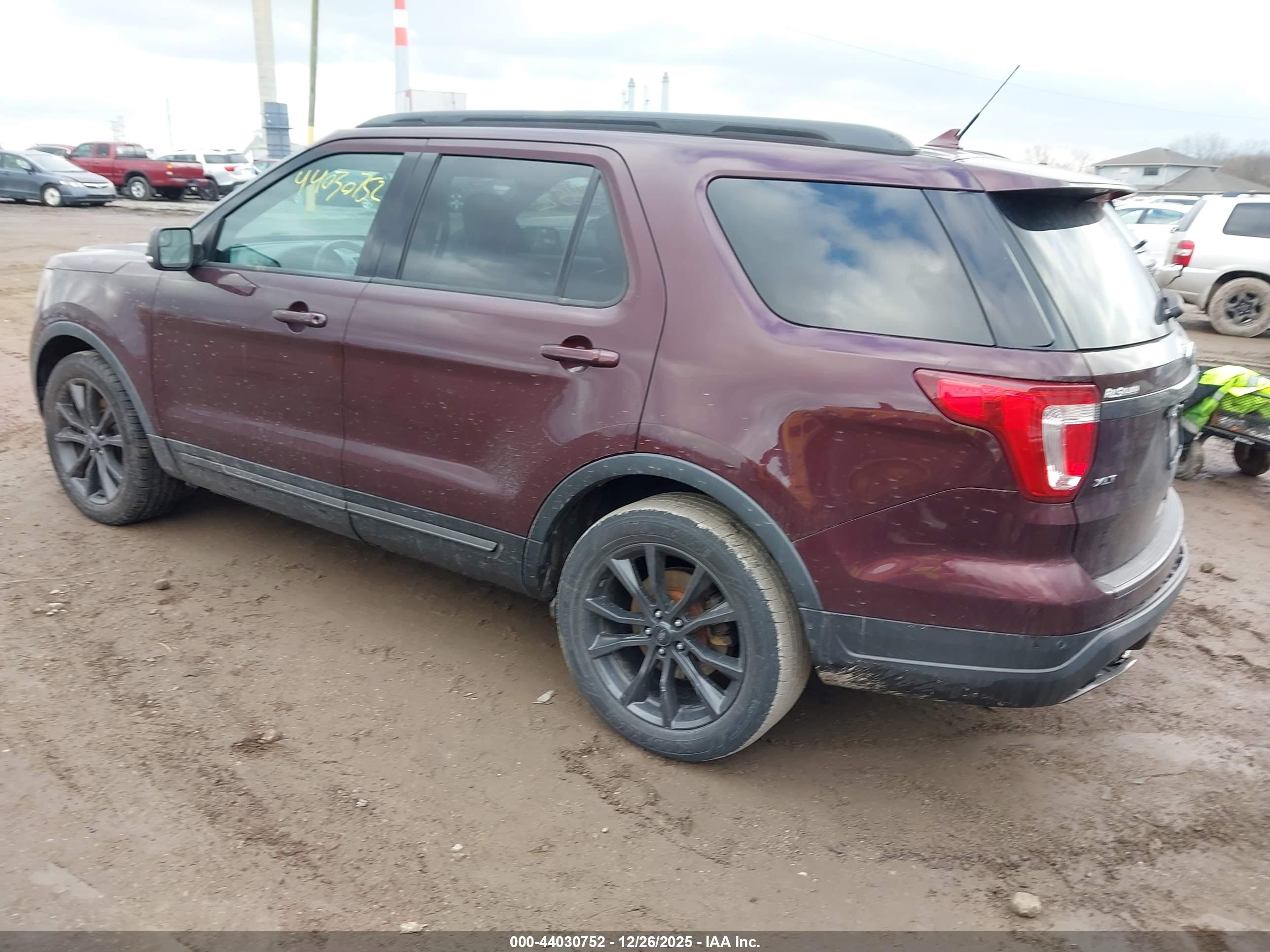 FORD EXPLORER image 3