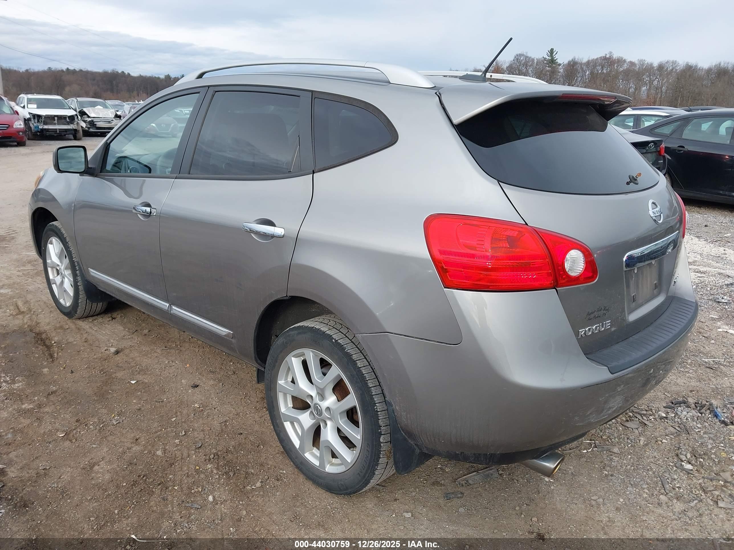 NISSAN ROGUE image 3
