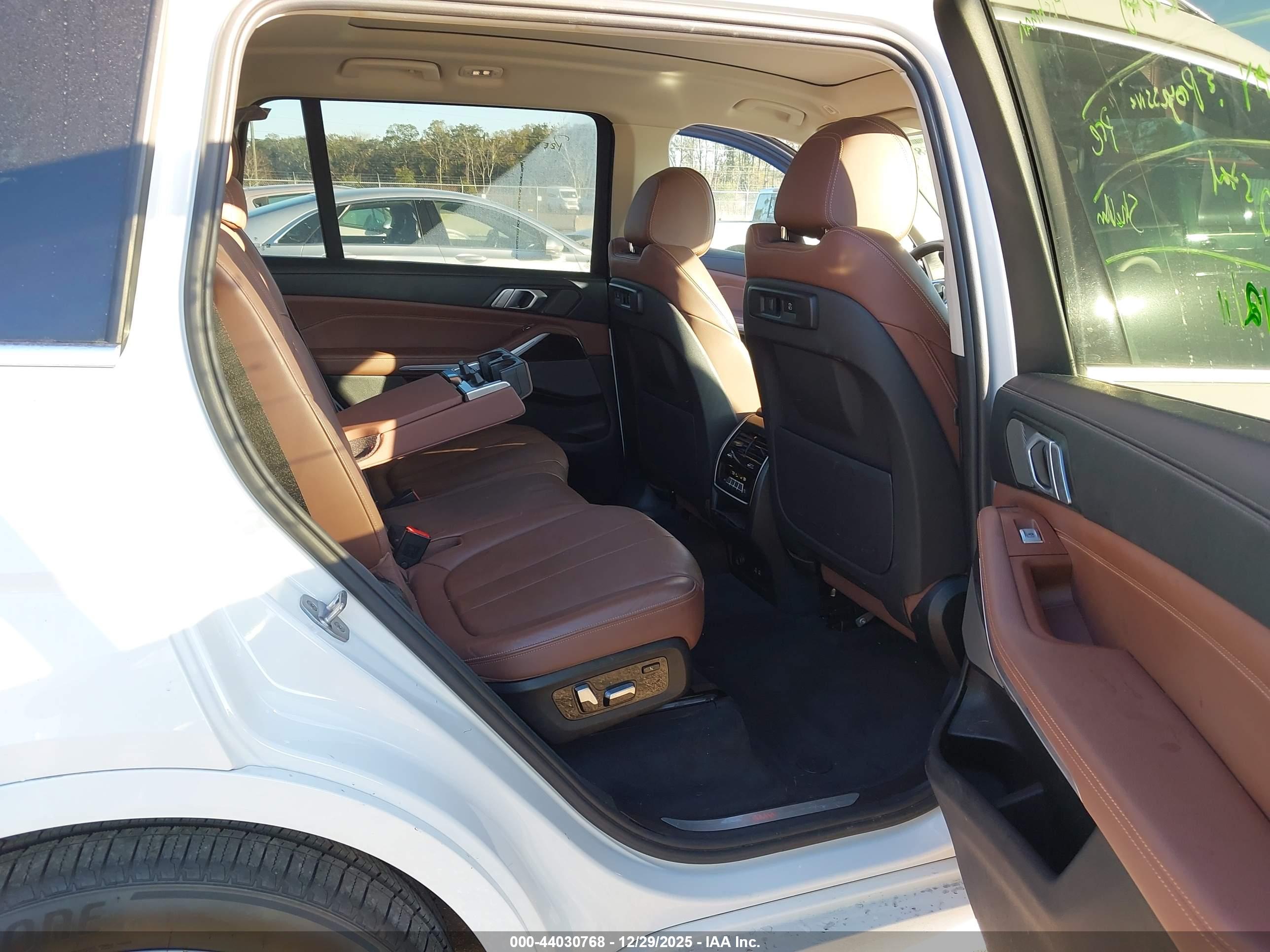 BMW X7 image 8