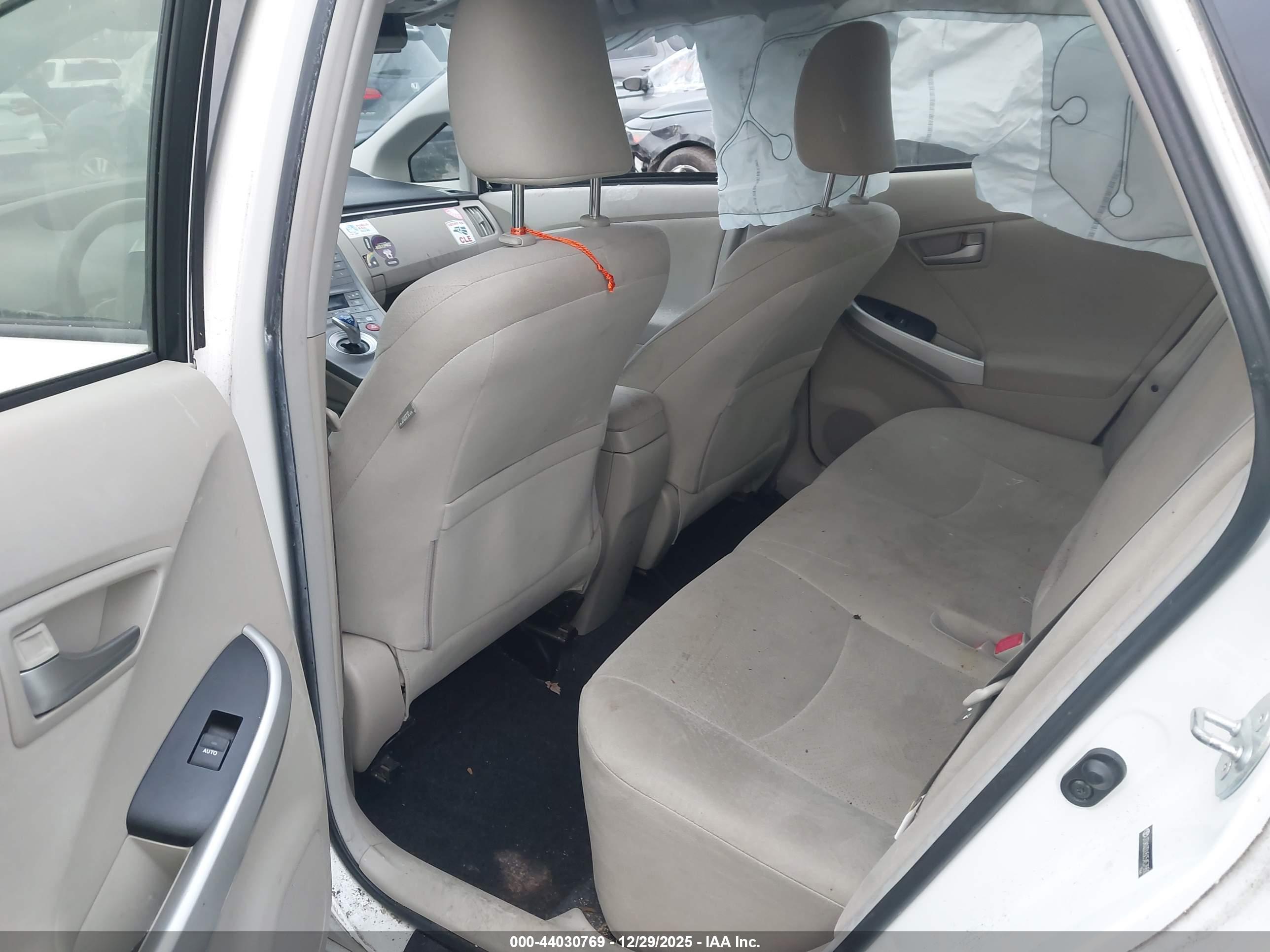 TOYOTA PRIUS image 8