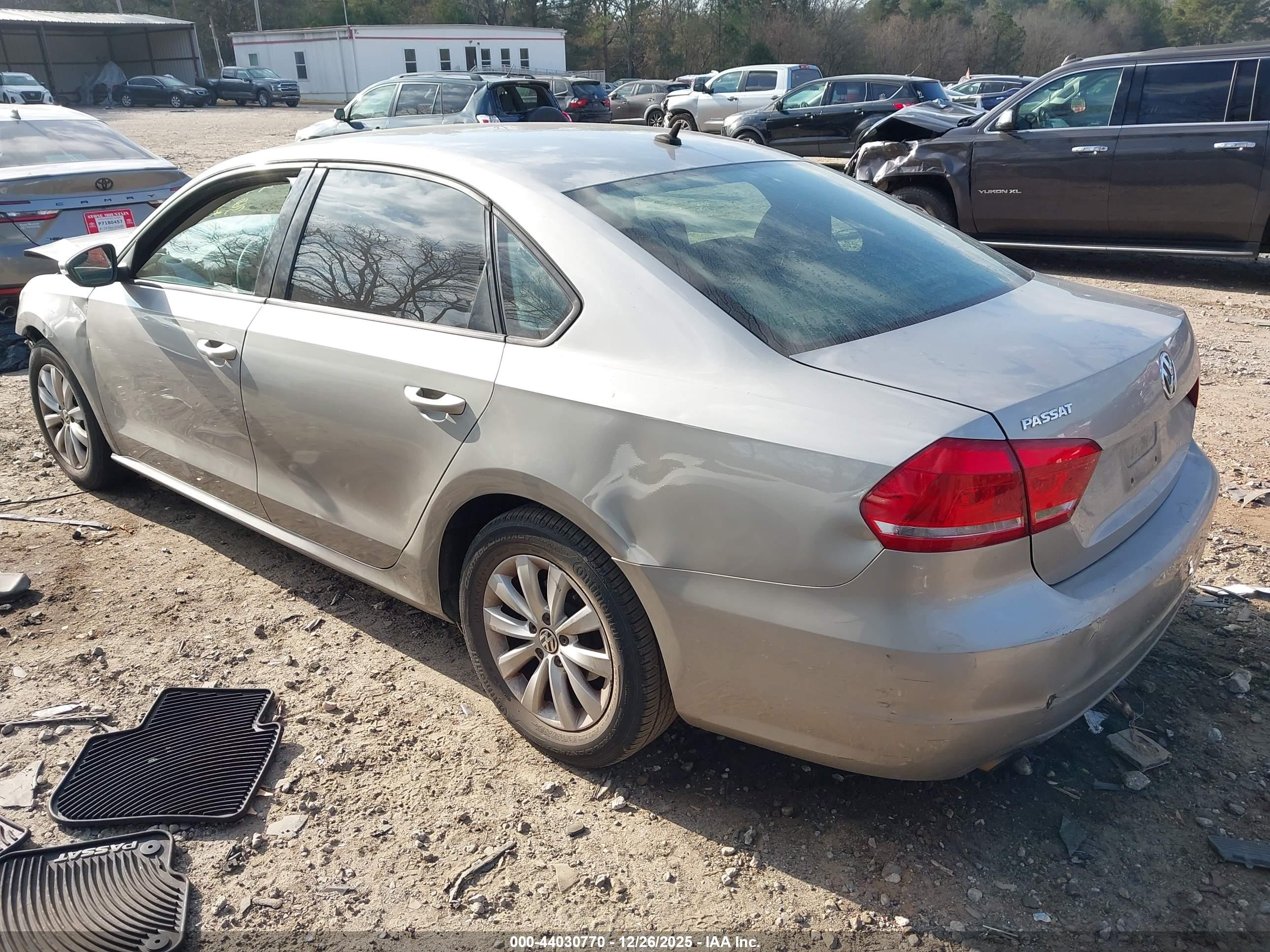 VOLKSWAGEN PASSAT image 3