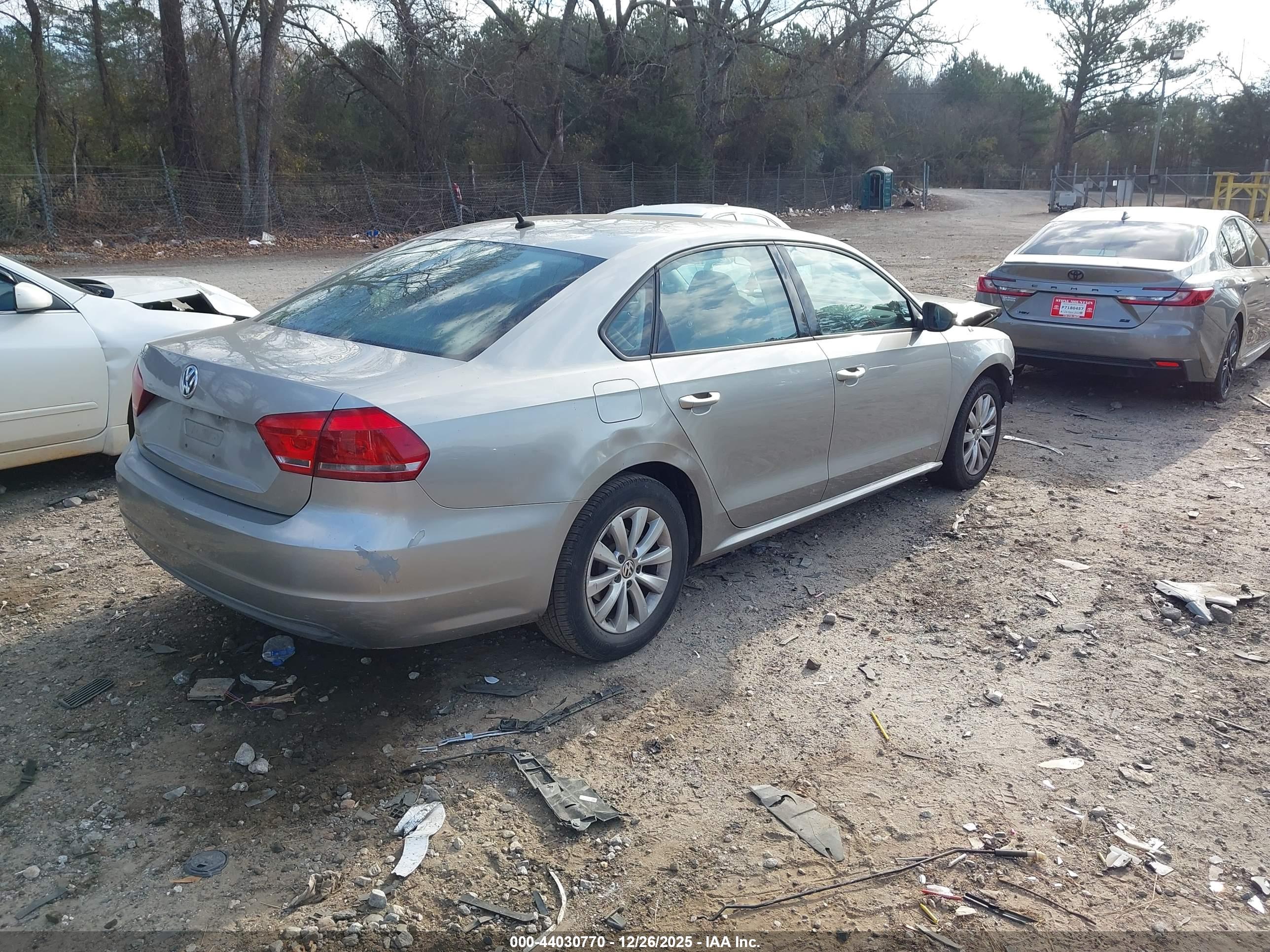 VOLKSWAGEN PASSAT image 4