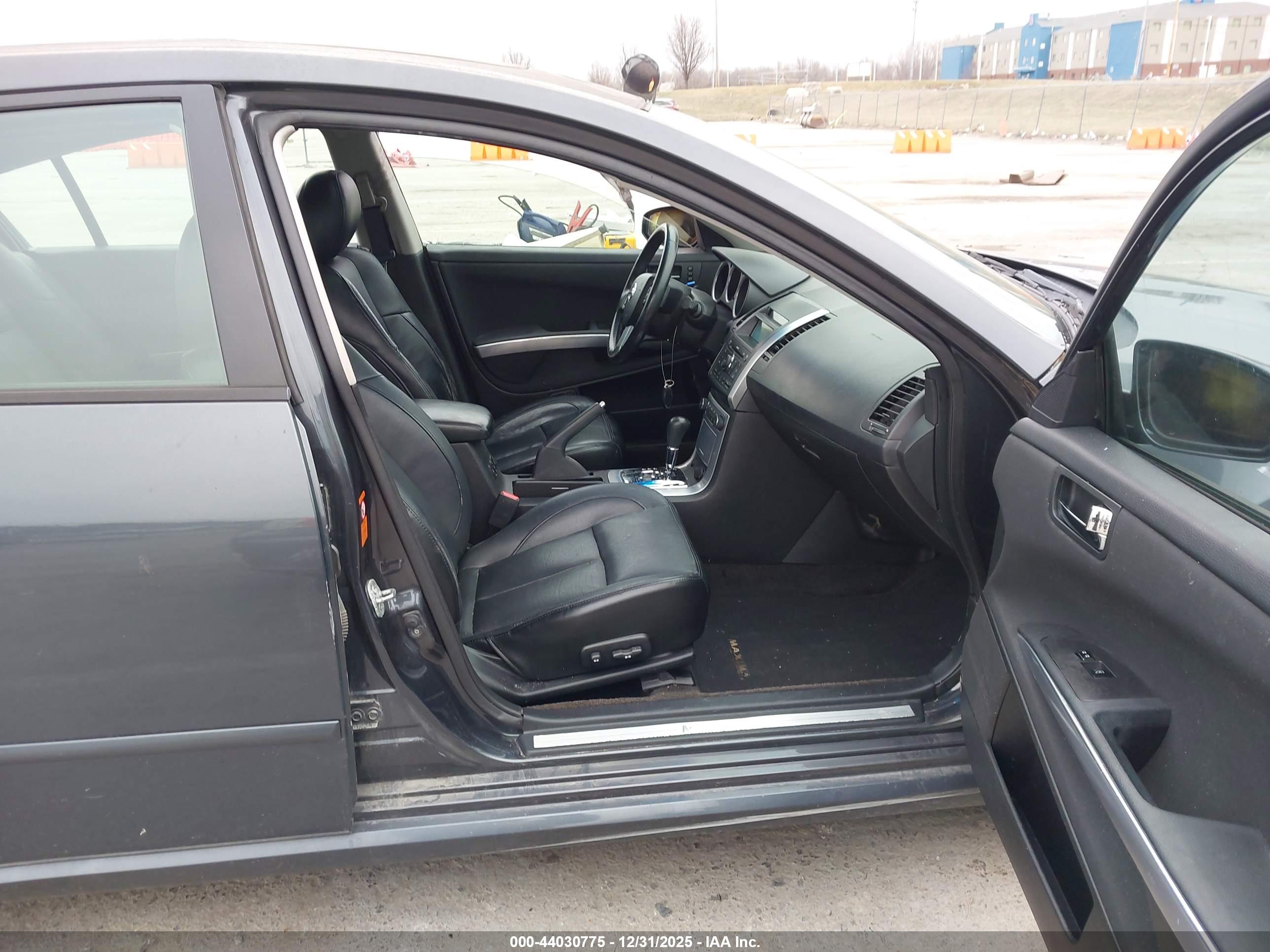 NISSAN MAXIMA image 5