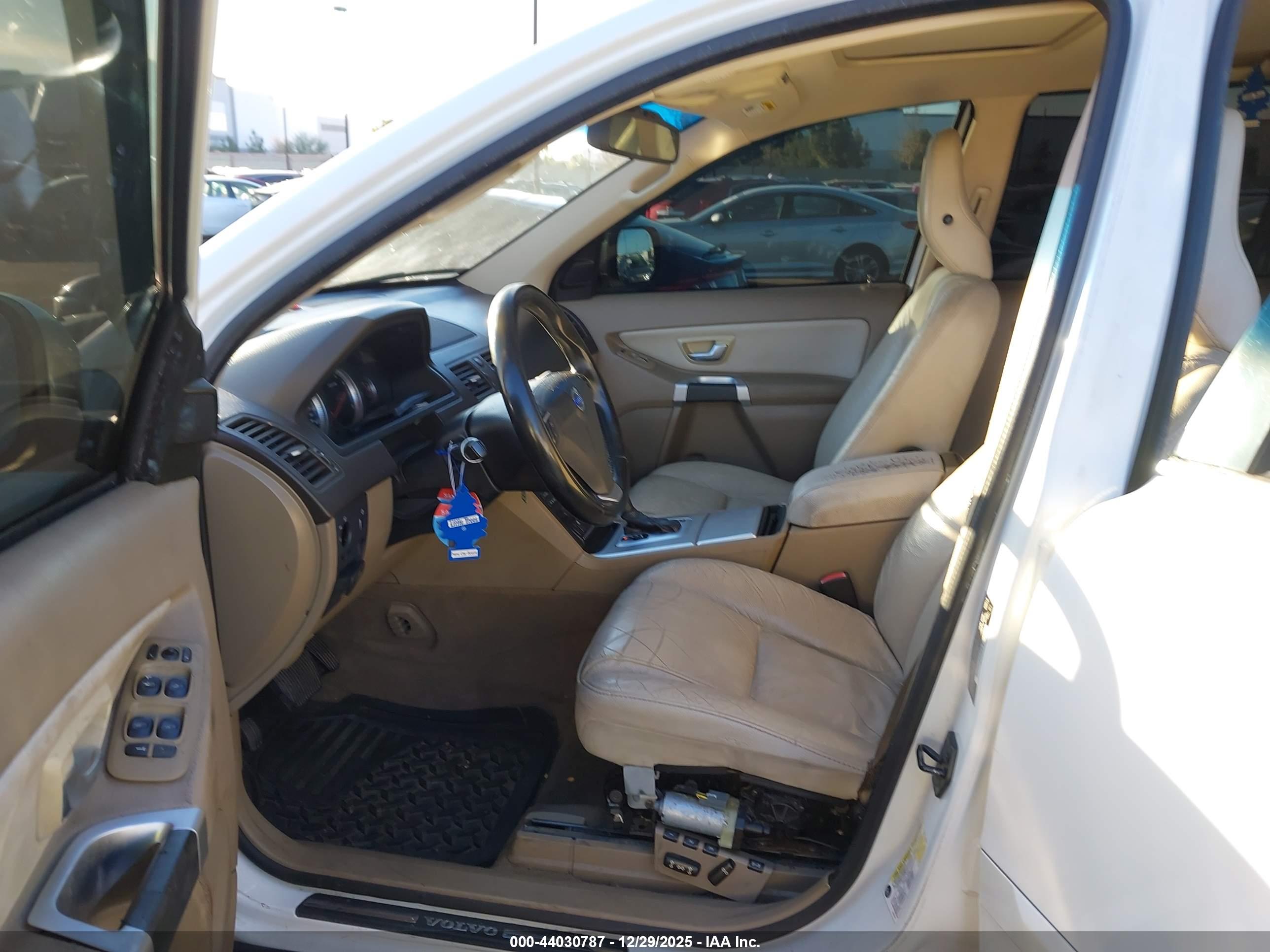 VOLVO XC90 image 5