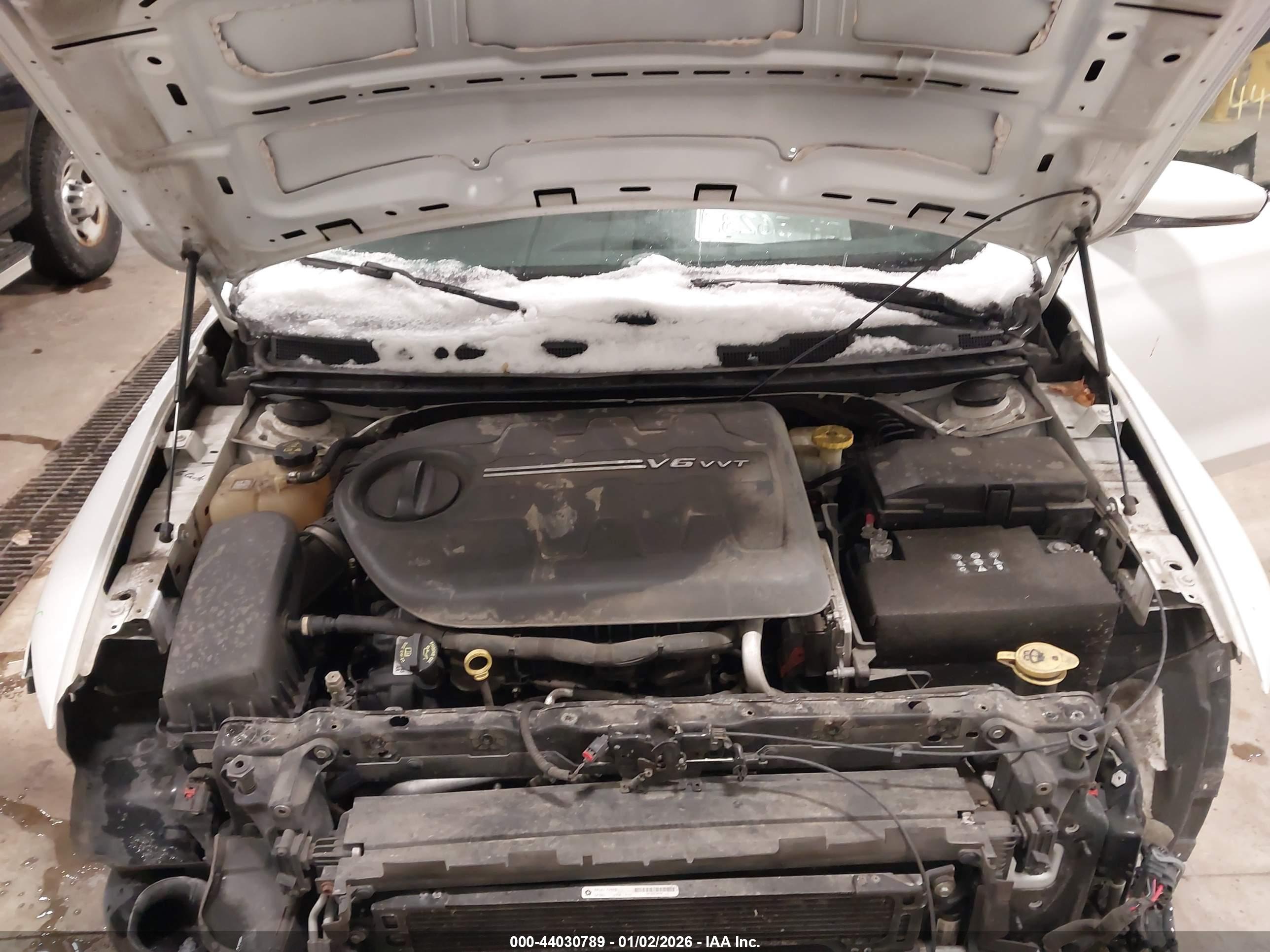 CHRYSLER 200 image 10