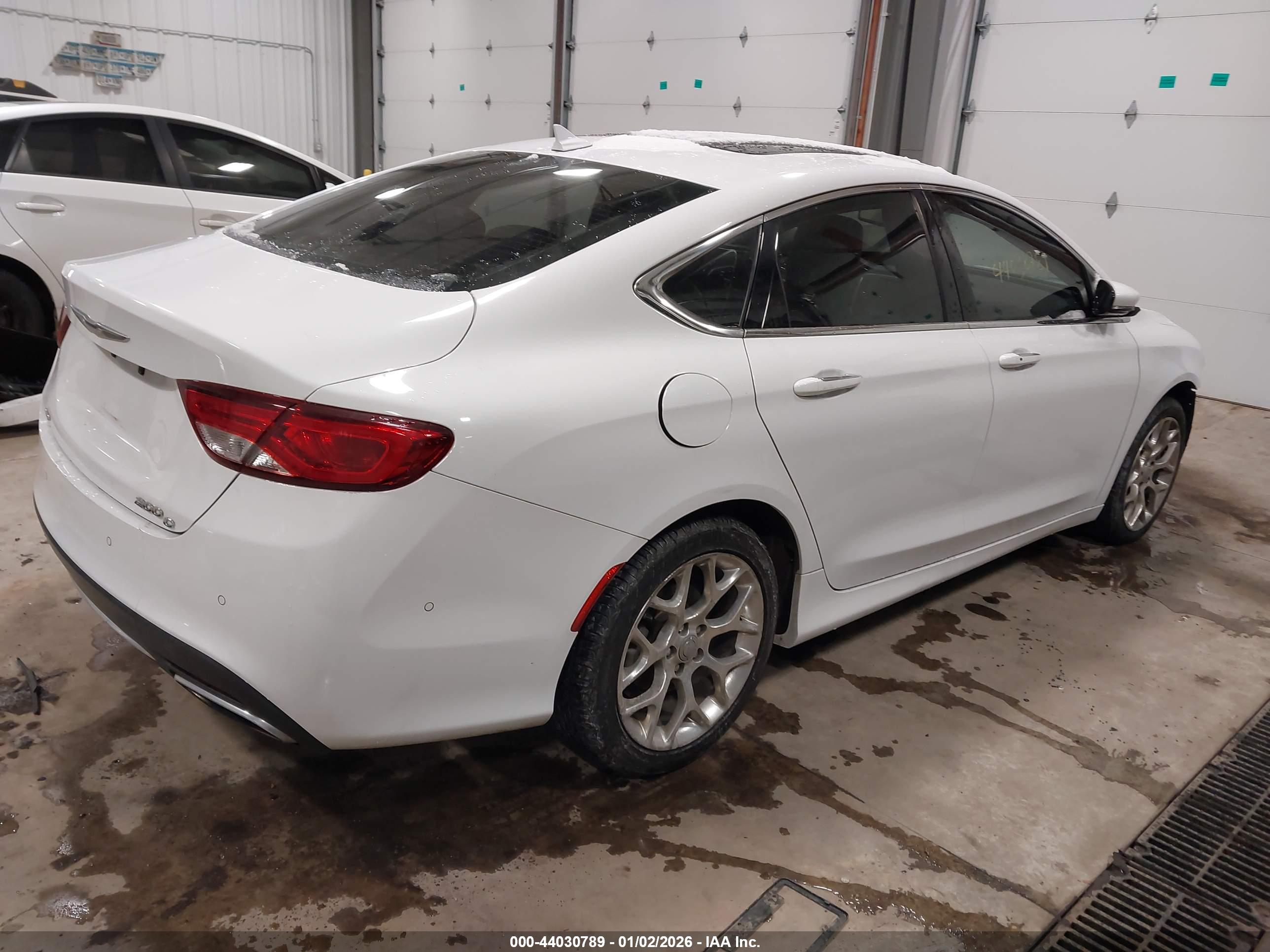 CHRYSLER 200 image 4