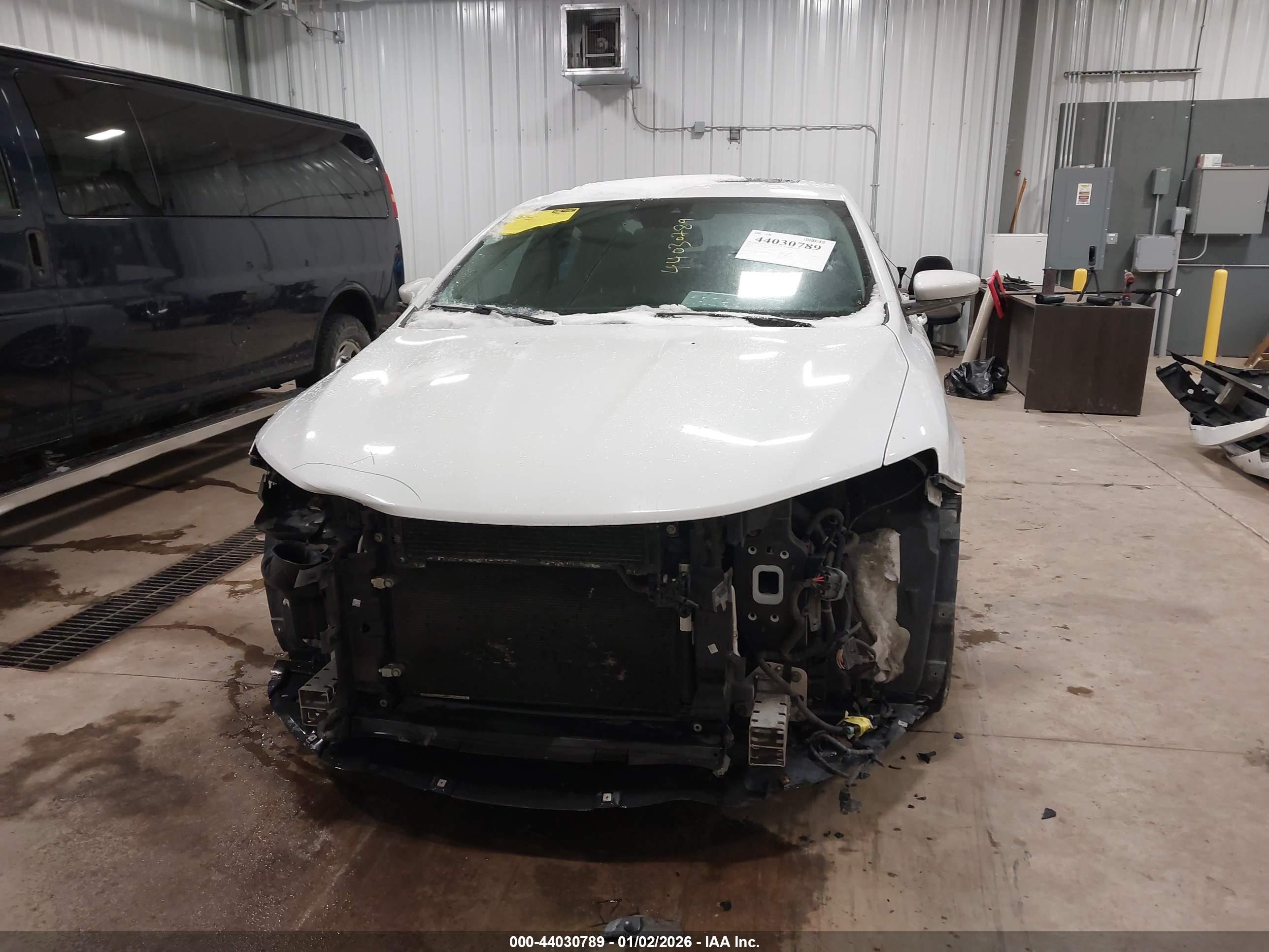 CHRYSLER 200 image 6