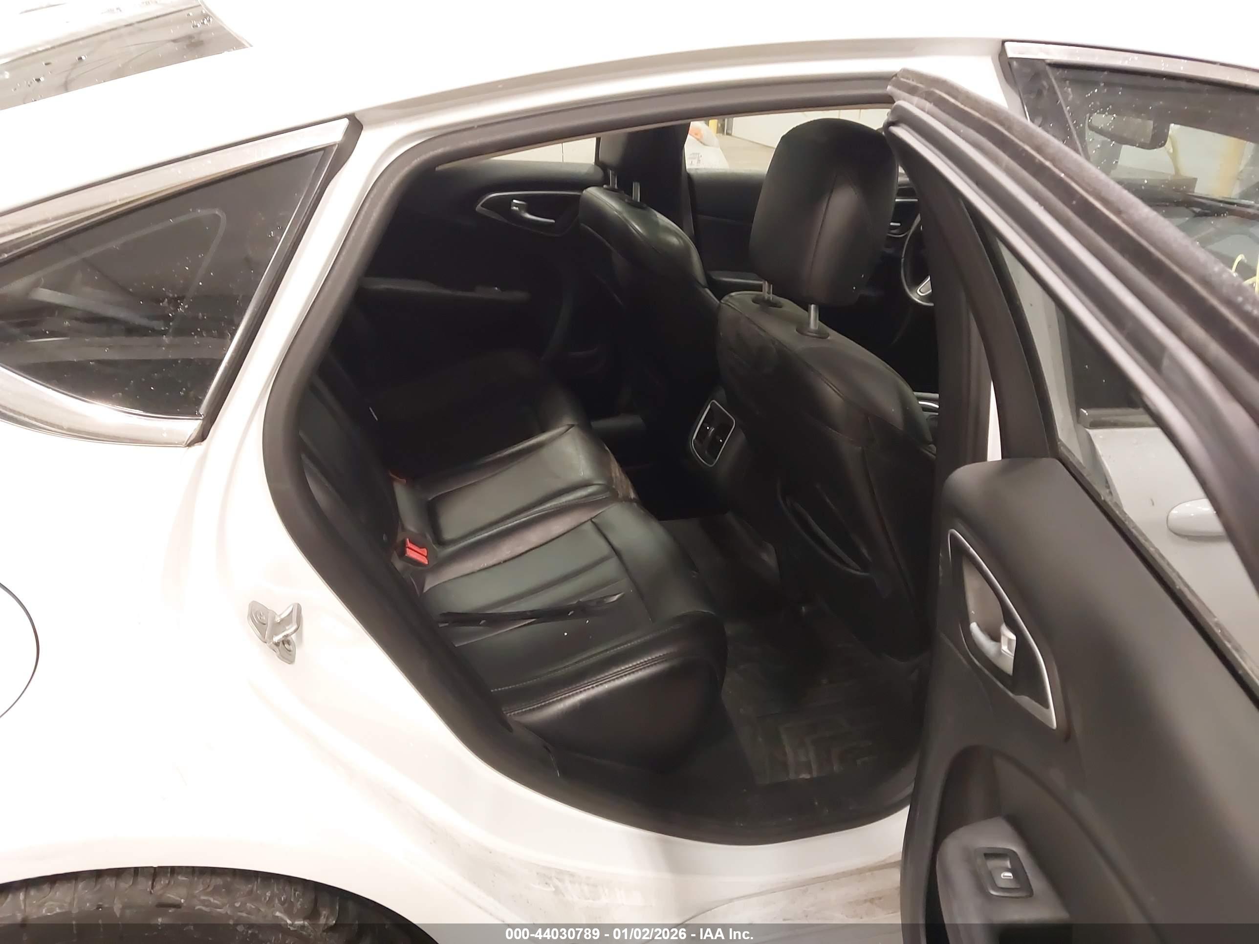 CHRYSLER 200 image 8