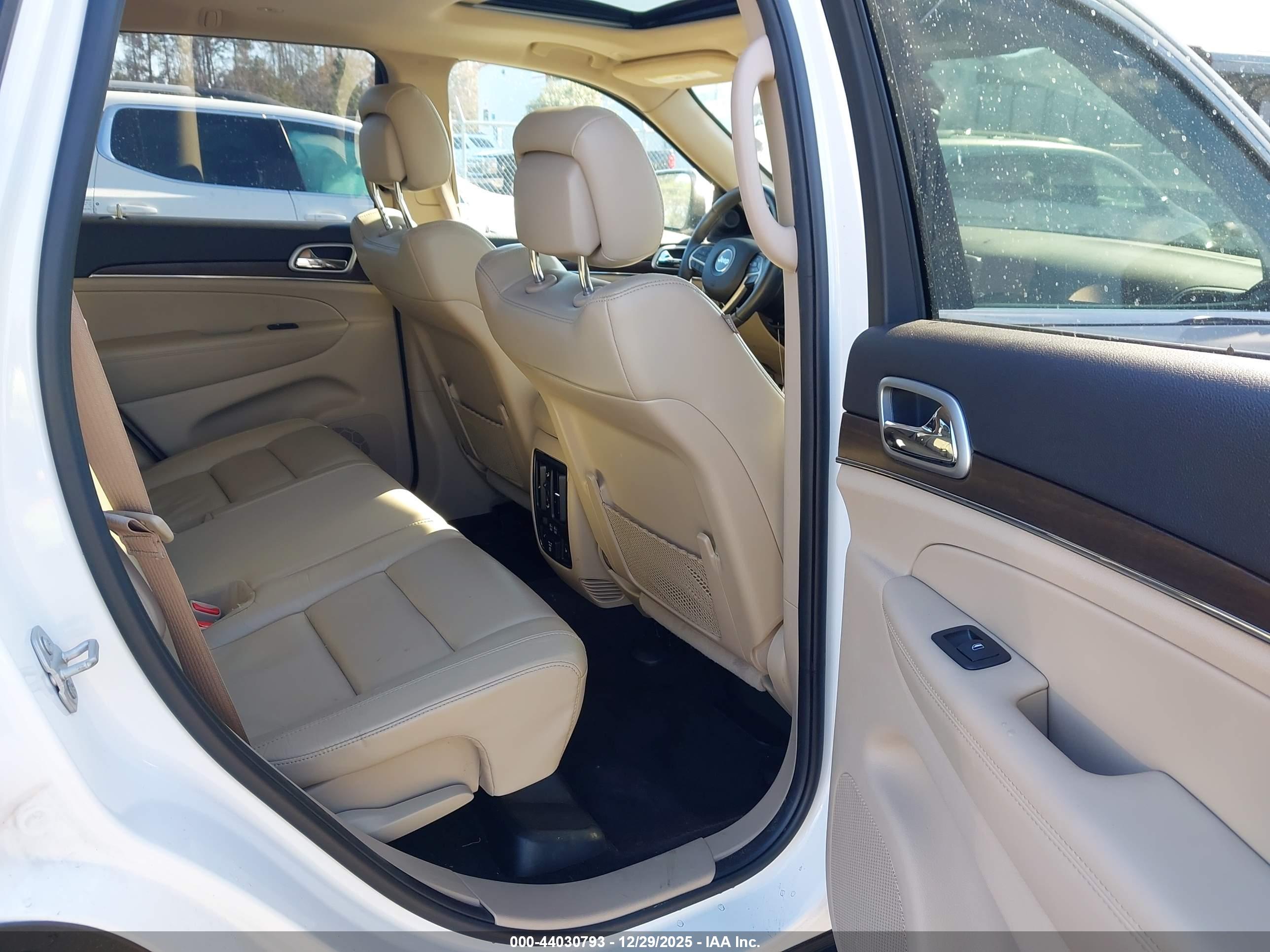JEEP GRAND image 8